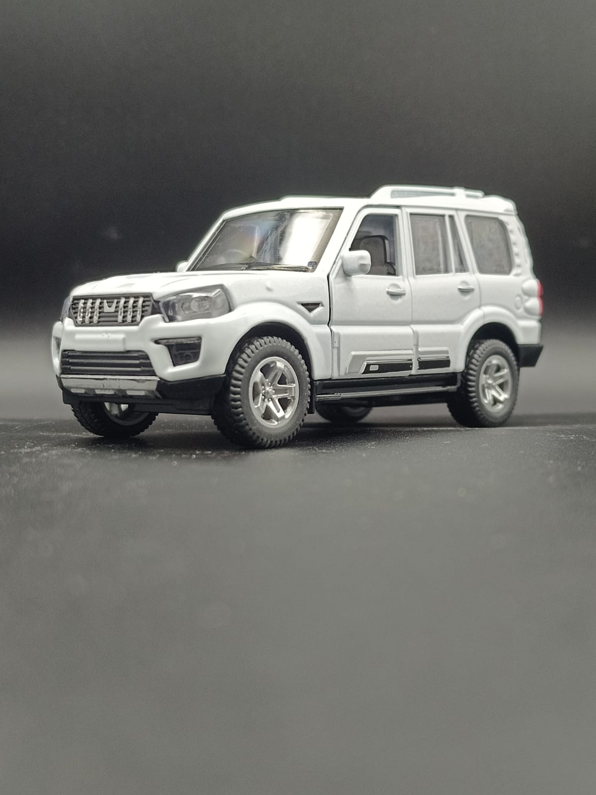 MCFIVE Mahindra Scorpio S11 Diecast Scale Model - White
