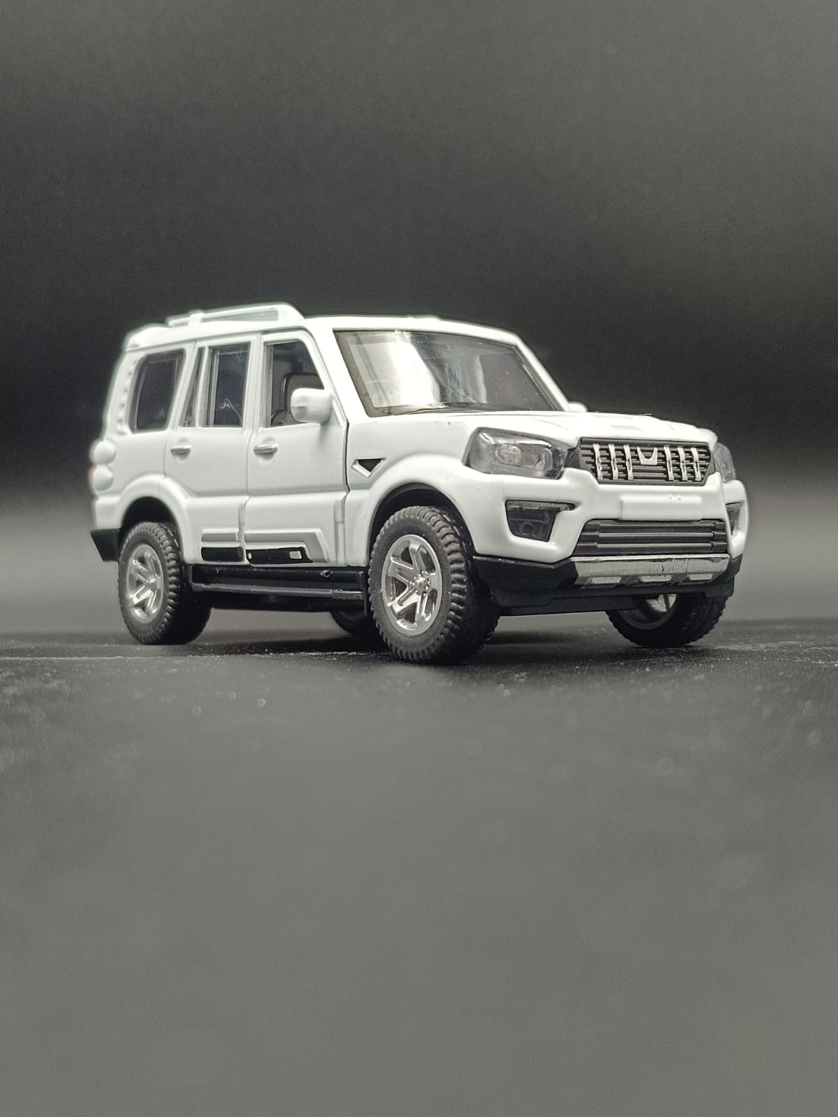 MCFIVE Mahindra Scorpio S11 Diecast Scale Model - White