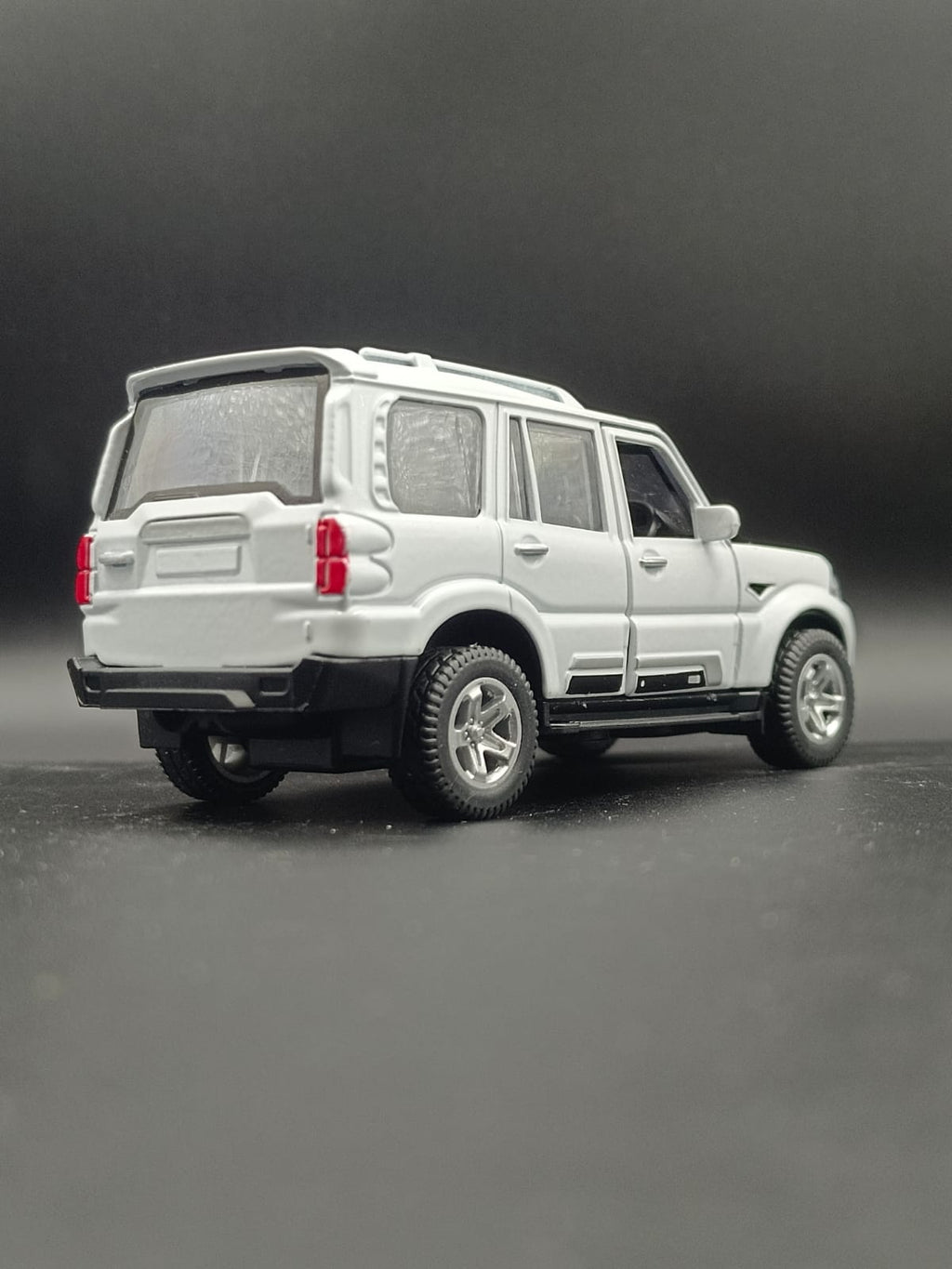 MCFIVE Mahindra Scorpio S11 Diecast Scale Model - White