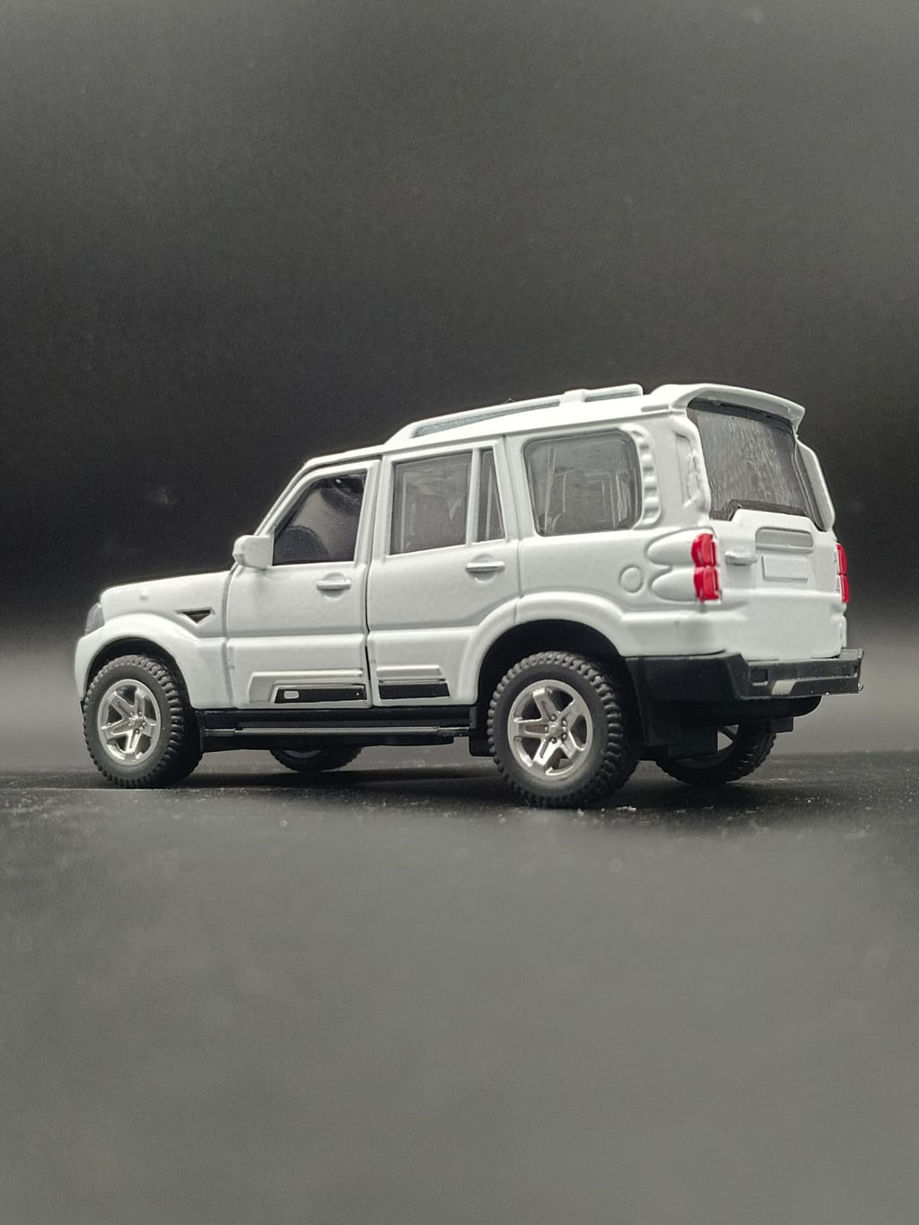 MCFIVE Mahindra Scorpio S11 Diecast Scale Model - White