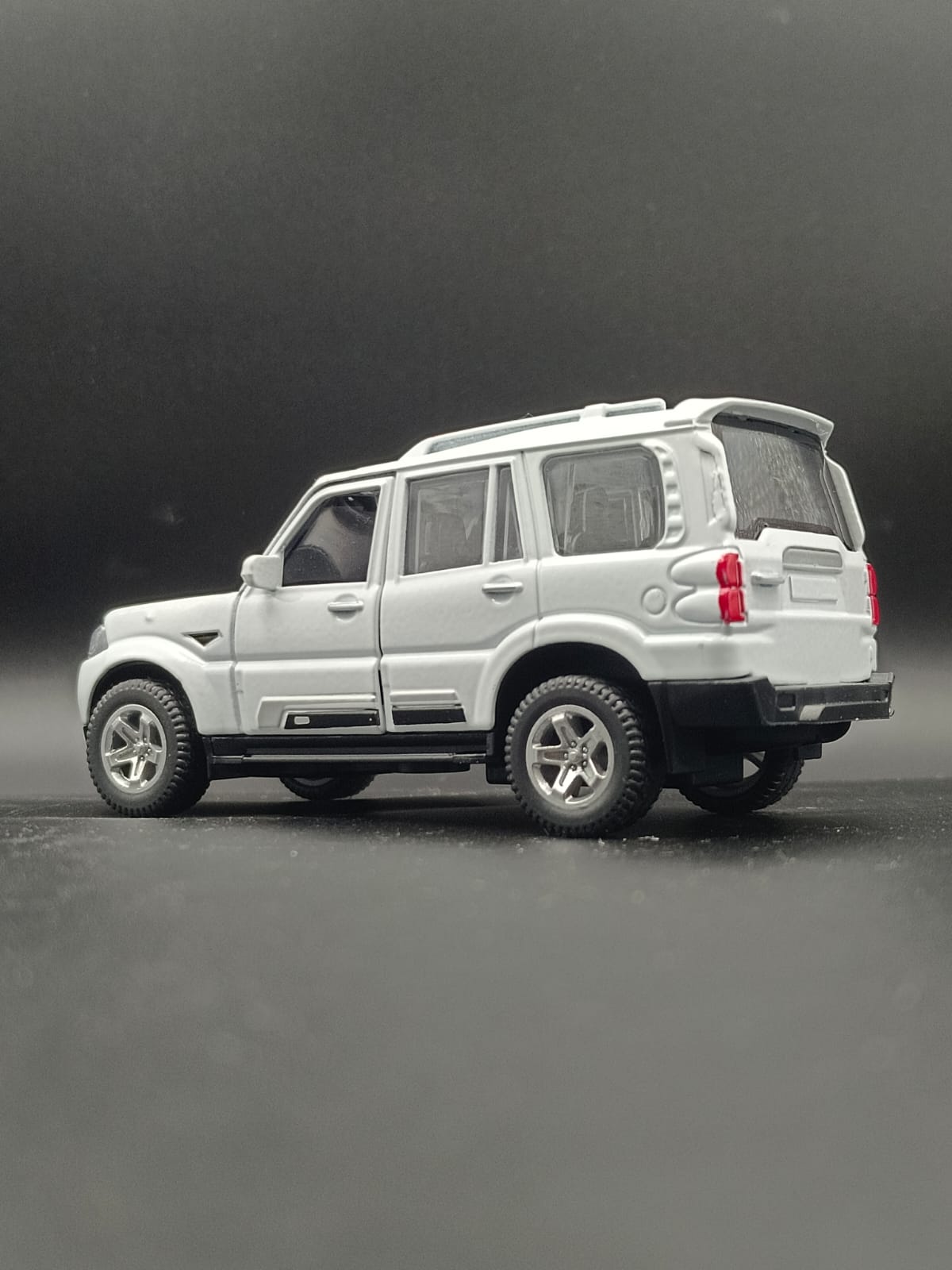 MCFIVE Mahindra Scorpio S11 Diecast Scale Model - White