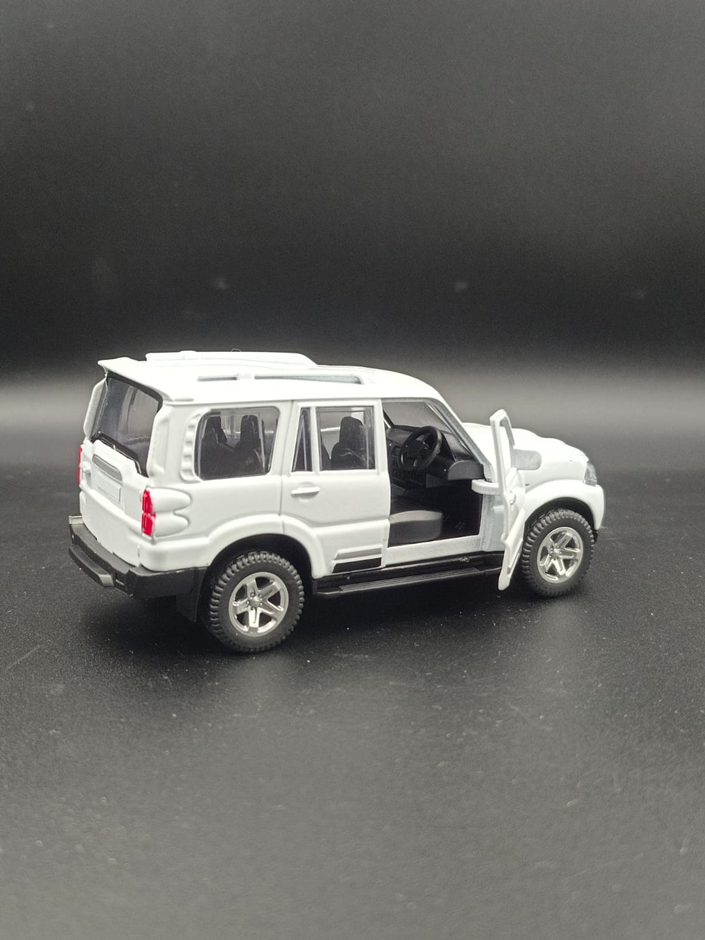 MCFIVE Mahindra Scorpio S11 Diecast Scale Model - White