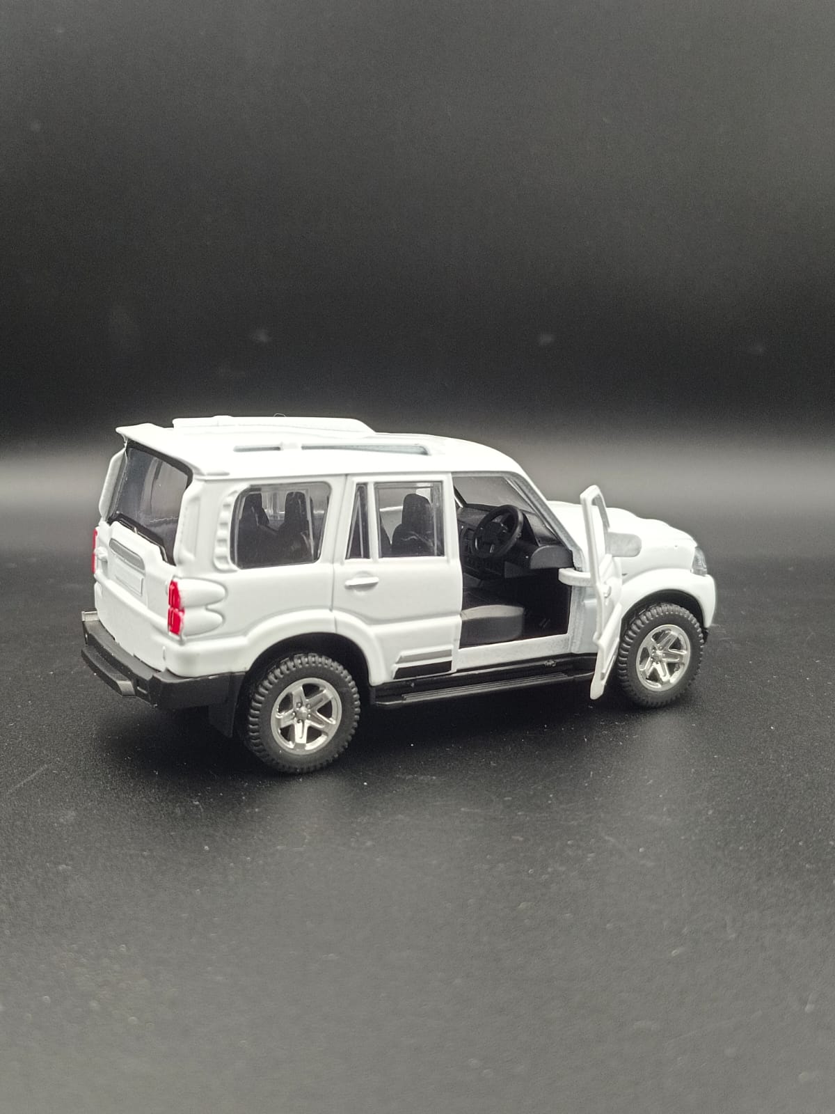 MCFIVE Mahindra Scorpio S11 Diecast Scale Model - White