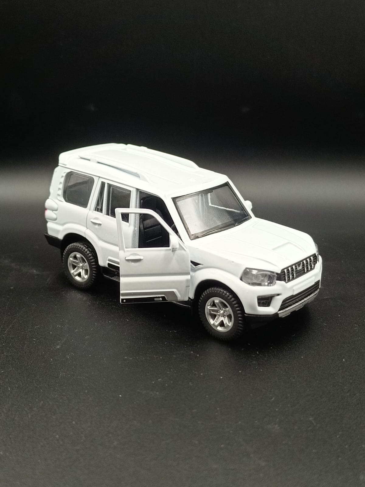 MCFIVE Mahindra Scorpio S11 Diecast Scale Model - White