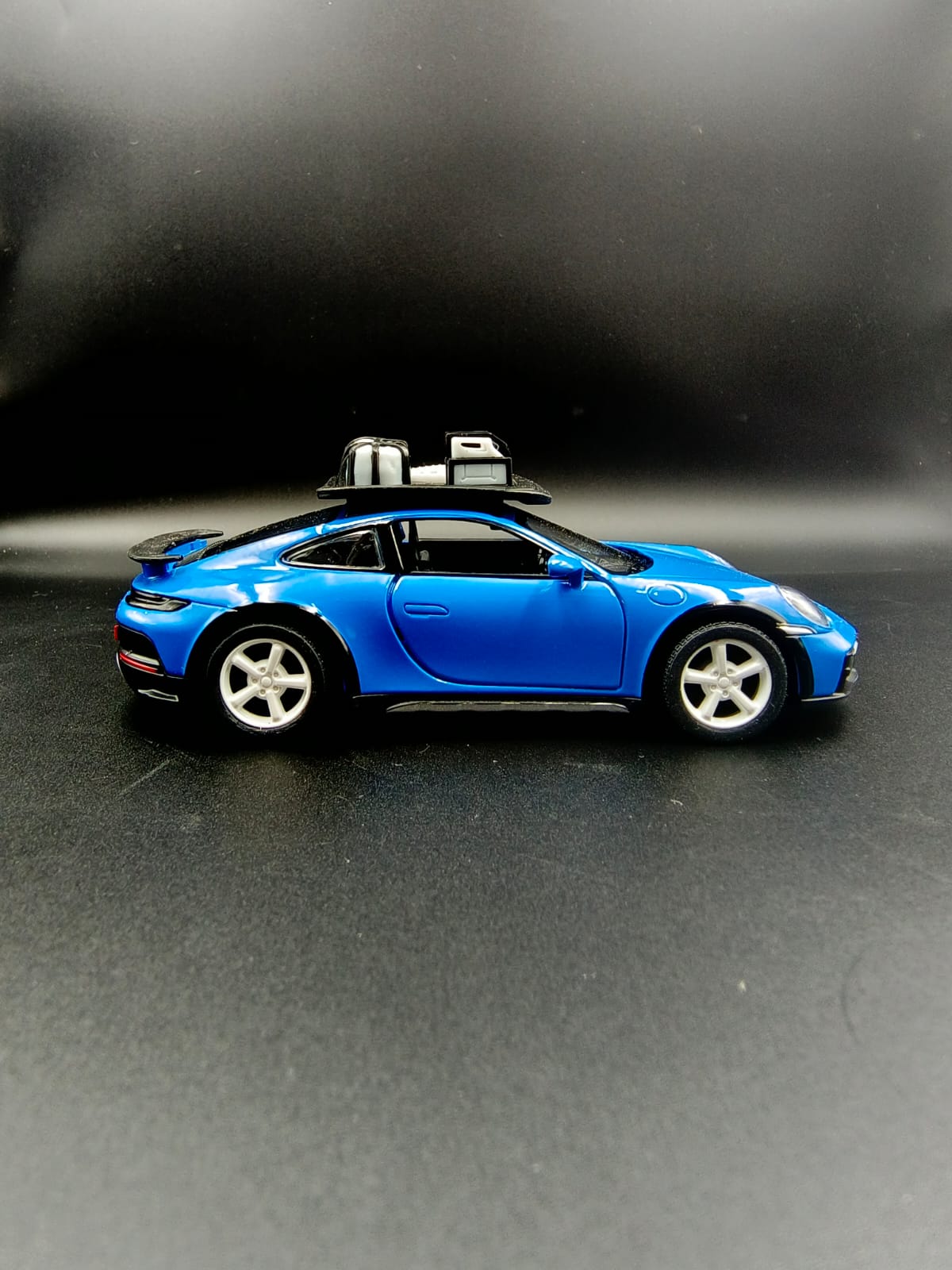 Kinsmart 1:36 Porsche 911 Dakar Rallye Diecast Model Car with Roof Rack - Blue