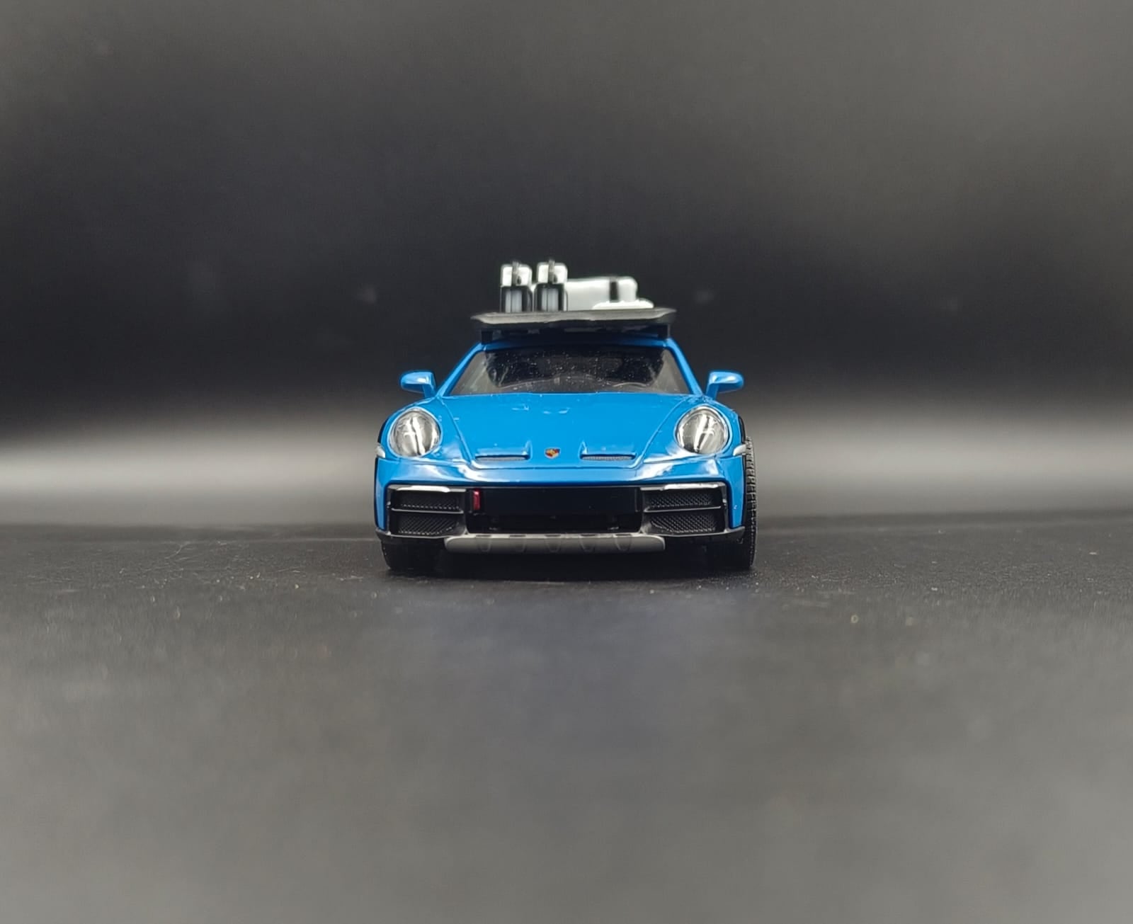 Kinsmart 1:36 Porsche 911 Dakar Rallye Diecast Model Car with Roof Rack - Blue