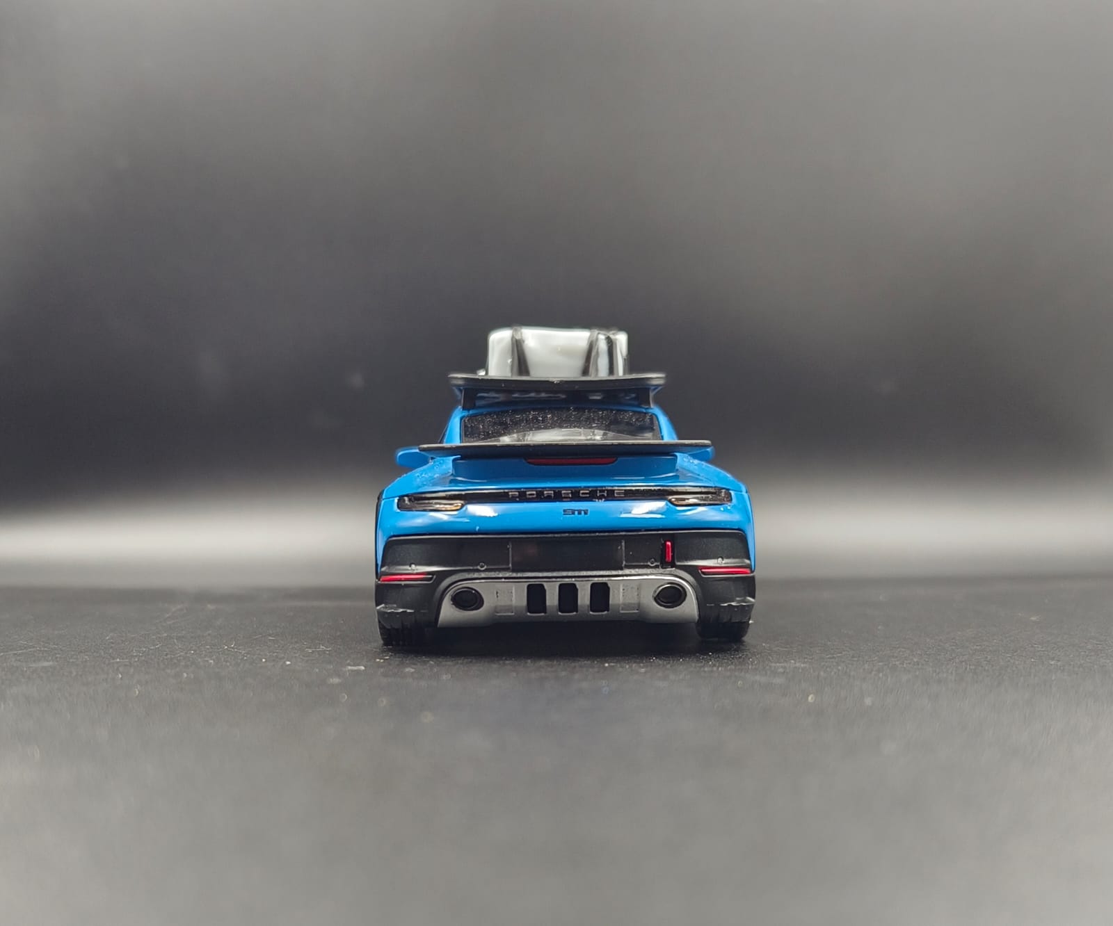 Kinsmart 1:36 Porsche 911 Dakar Rallye Diecast Model Car with Roof Rack - Blue