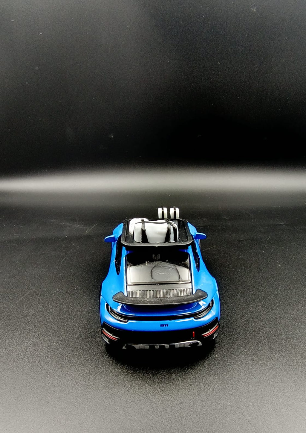 Kinsmart 1:36 Porsche 911 Dakar Rallye Diecast Model Car with Roof Rack - Blue