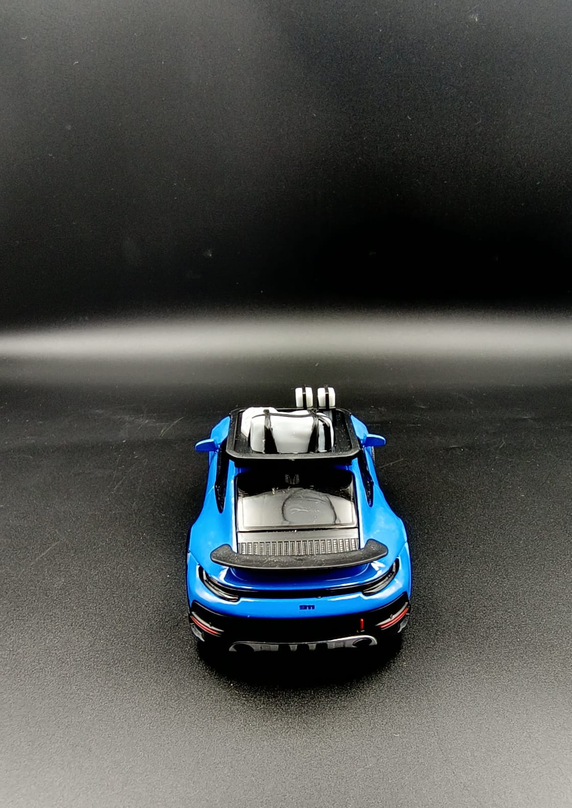 Kinsmart 1:36 Porsche 911 Dakar Rallye Diecast Model Car with Roof Rack - Blue