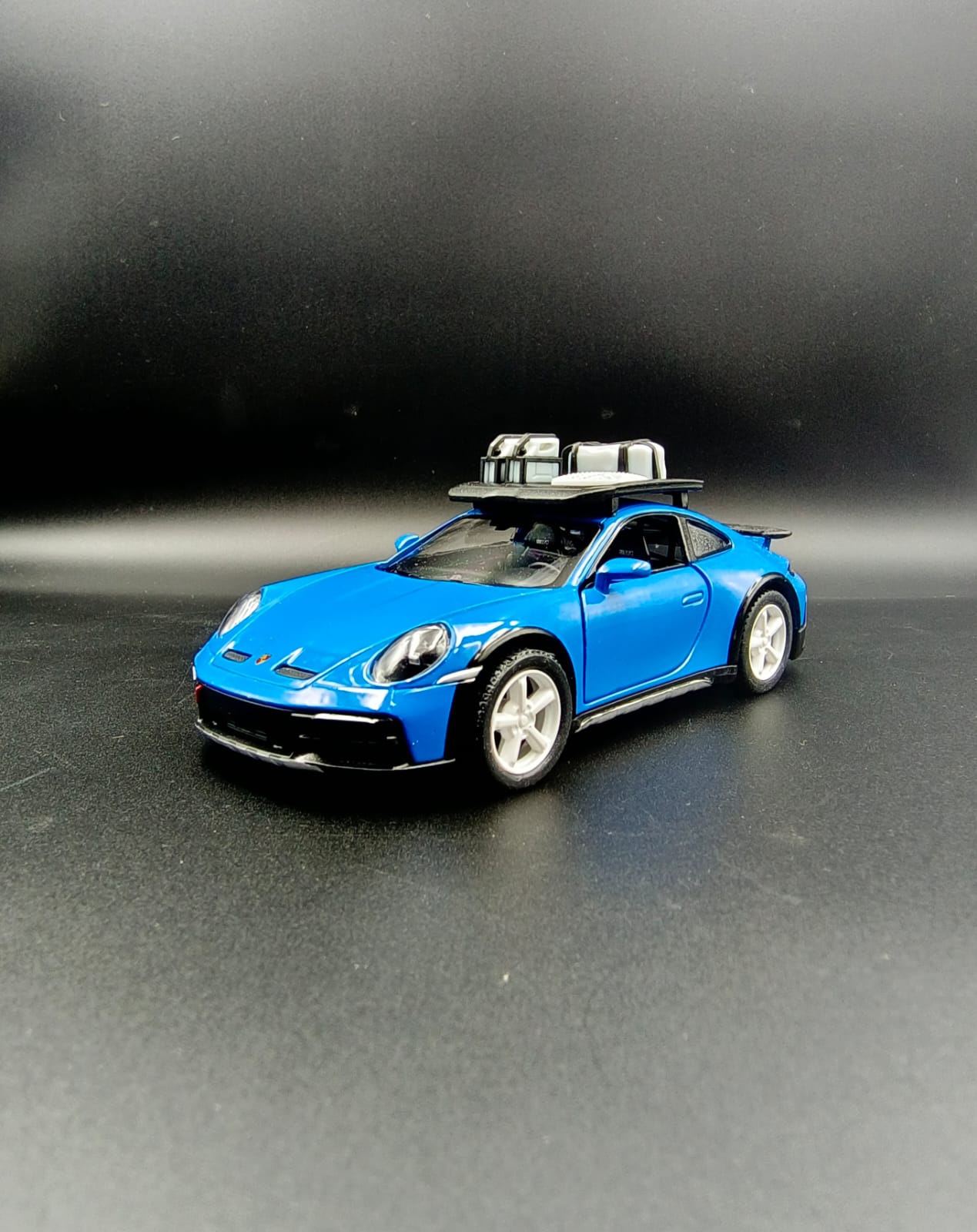 Kinsmart 1:36 Porsche 911 Dakar Rallye Diecast Model Car with Roof Rack - Blue