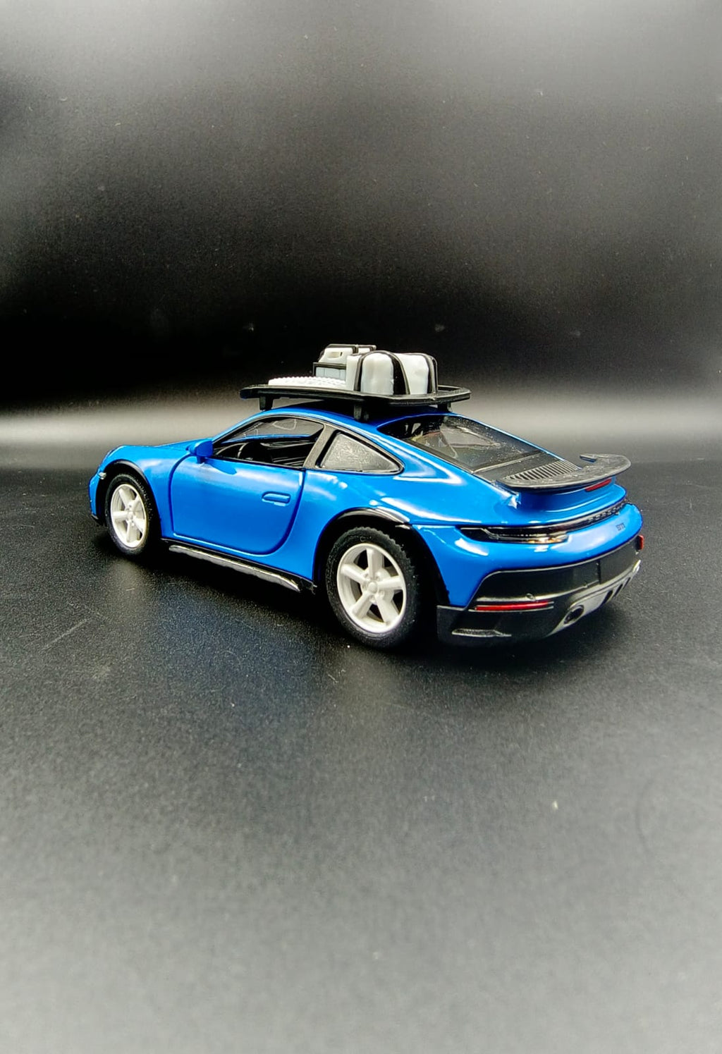 Kinsmart 1:36 Porsche 911 Dakar Rallye Diecast Model Car with Roof Rack - Blue