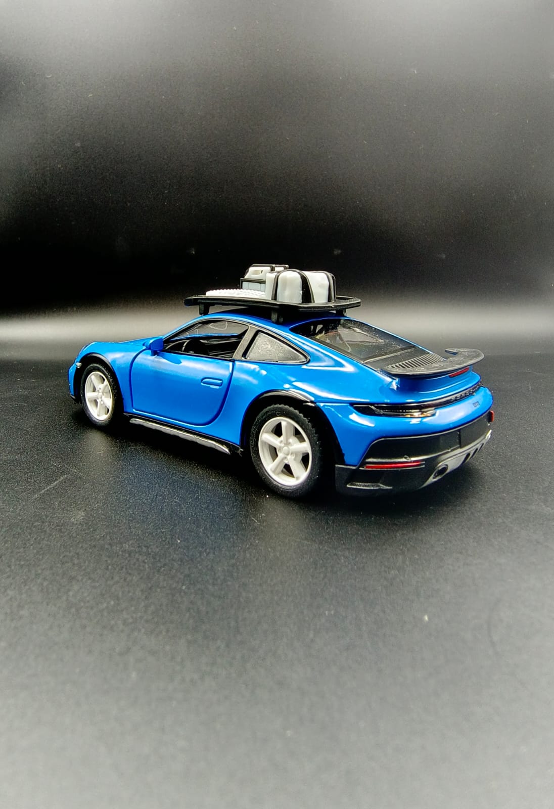 Kinsmart 1:36 Porsche 911 Dakar Rallye Diecast Model Car with Roof Rack - Blue