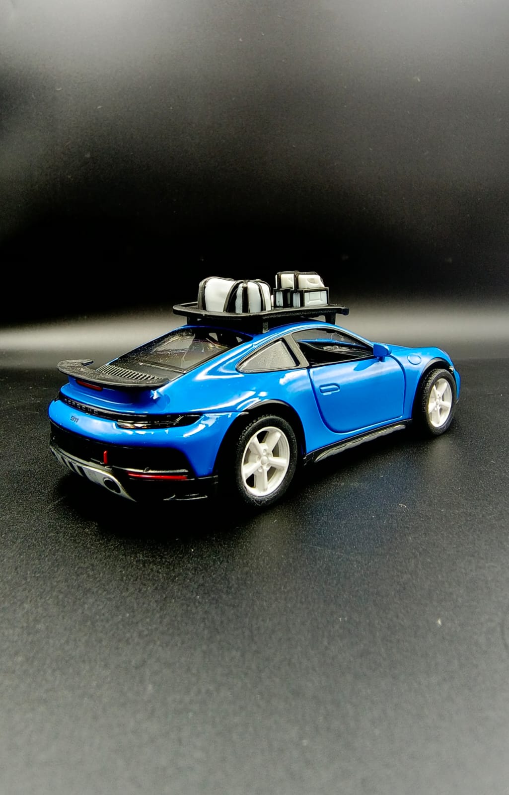 Kinsmart 1:36 Porsche 911 Dakar Rallye Diecast Model Car with Roof Rack - Blue