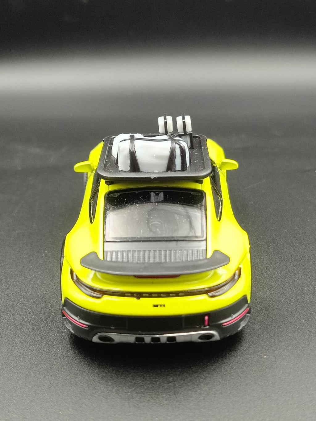 Kinsmart 1:36 Porsche 911 Dakar Rallye Diecast Model Car with Roof Rack - Lime Yellow
