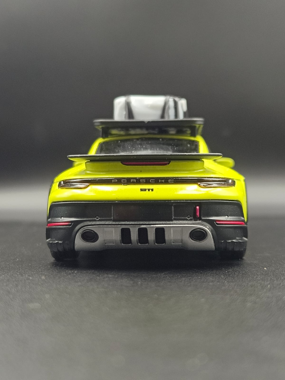Kinsmart 1:36 Porsche 911 Dakar Rallye Diecast Model Car with Roof Rack - Lime Yellow