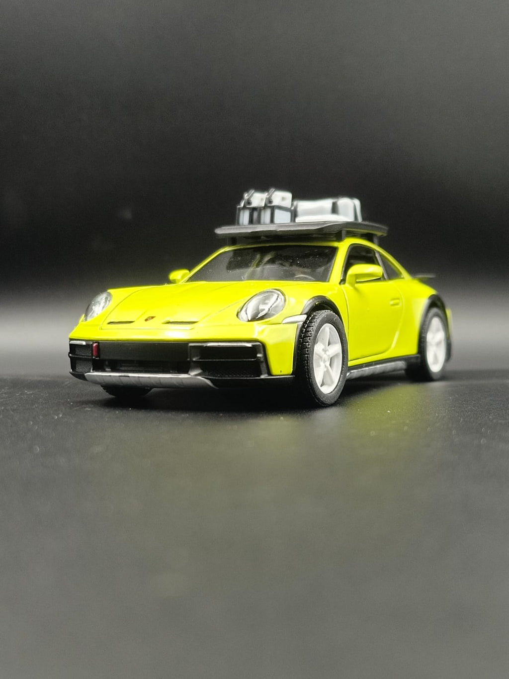 Kinsmart 1:36 Porsche 911 Dakar Rallye Diecast Model Car with Roof Rack - Lime Yellow