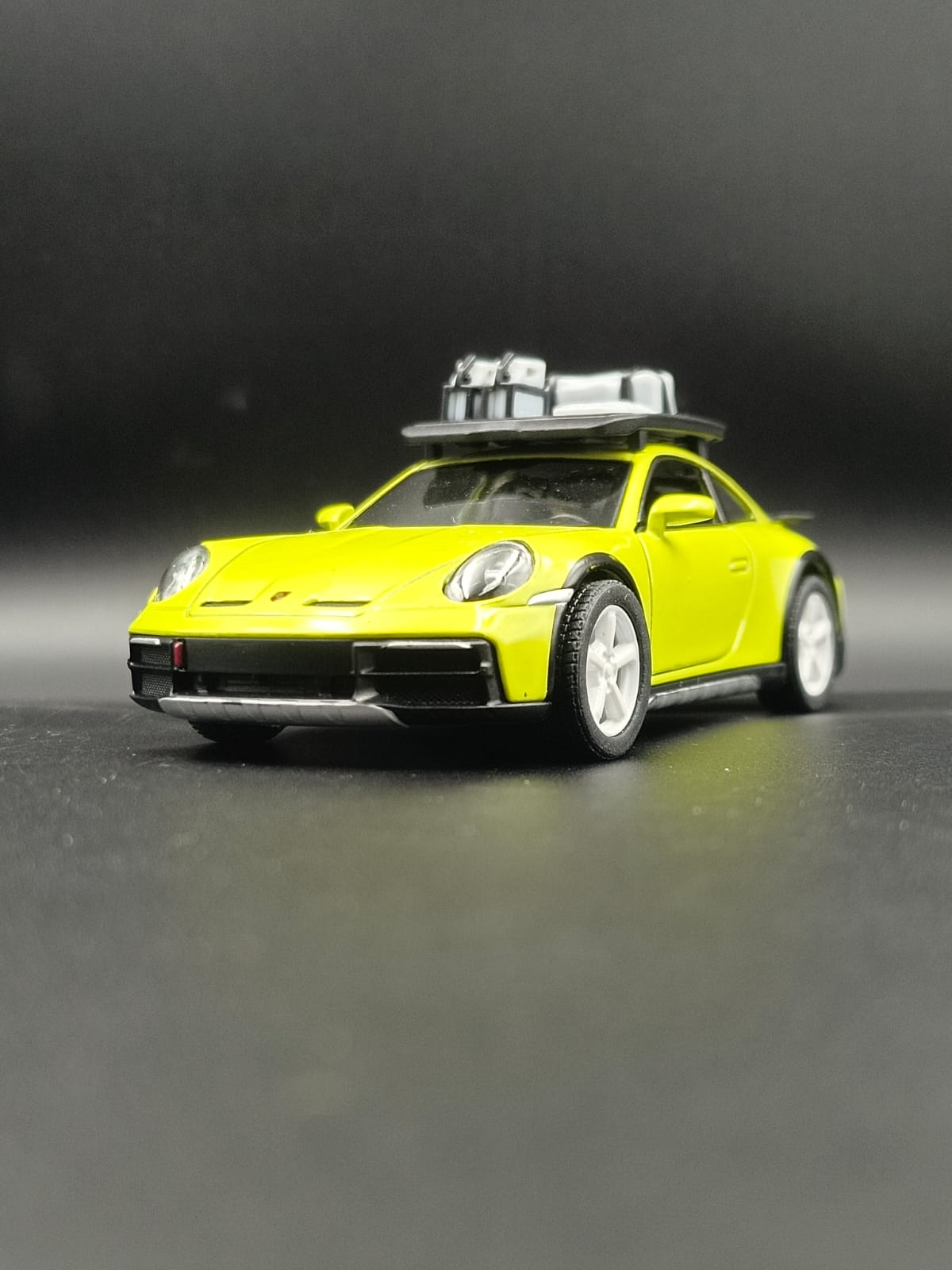 Kinsmart 1:36 Porsche 911 Dakar Rallye Diecast Model Car with Roof Rack - Lime Yellow