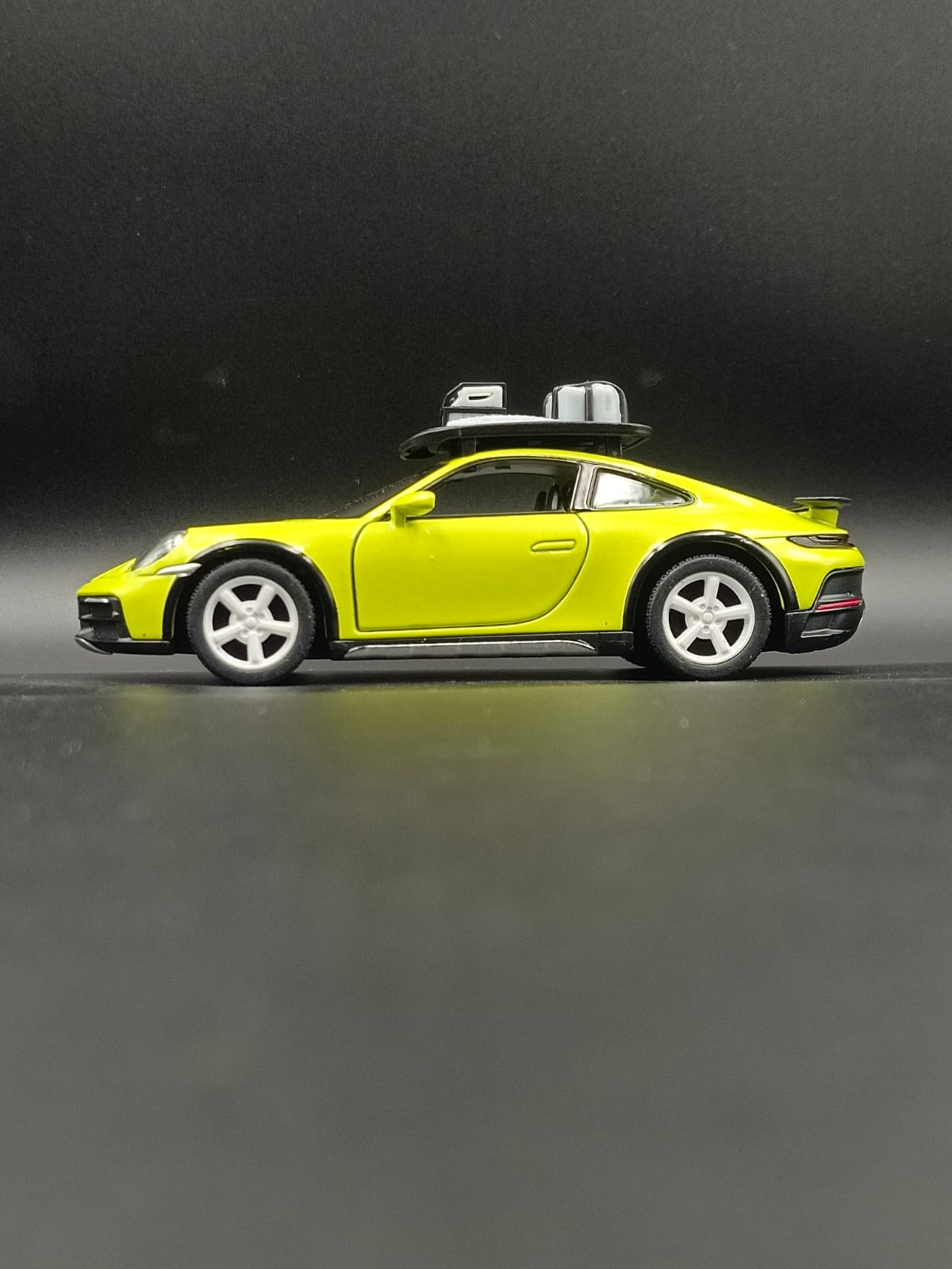Kinsmart 1:36 Porsche 911 Dakar Rallye Diecast Model Car with Roof Rack - Lime Yellow