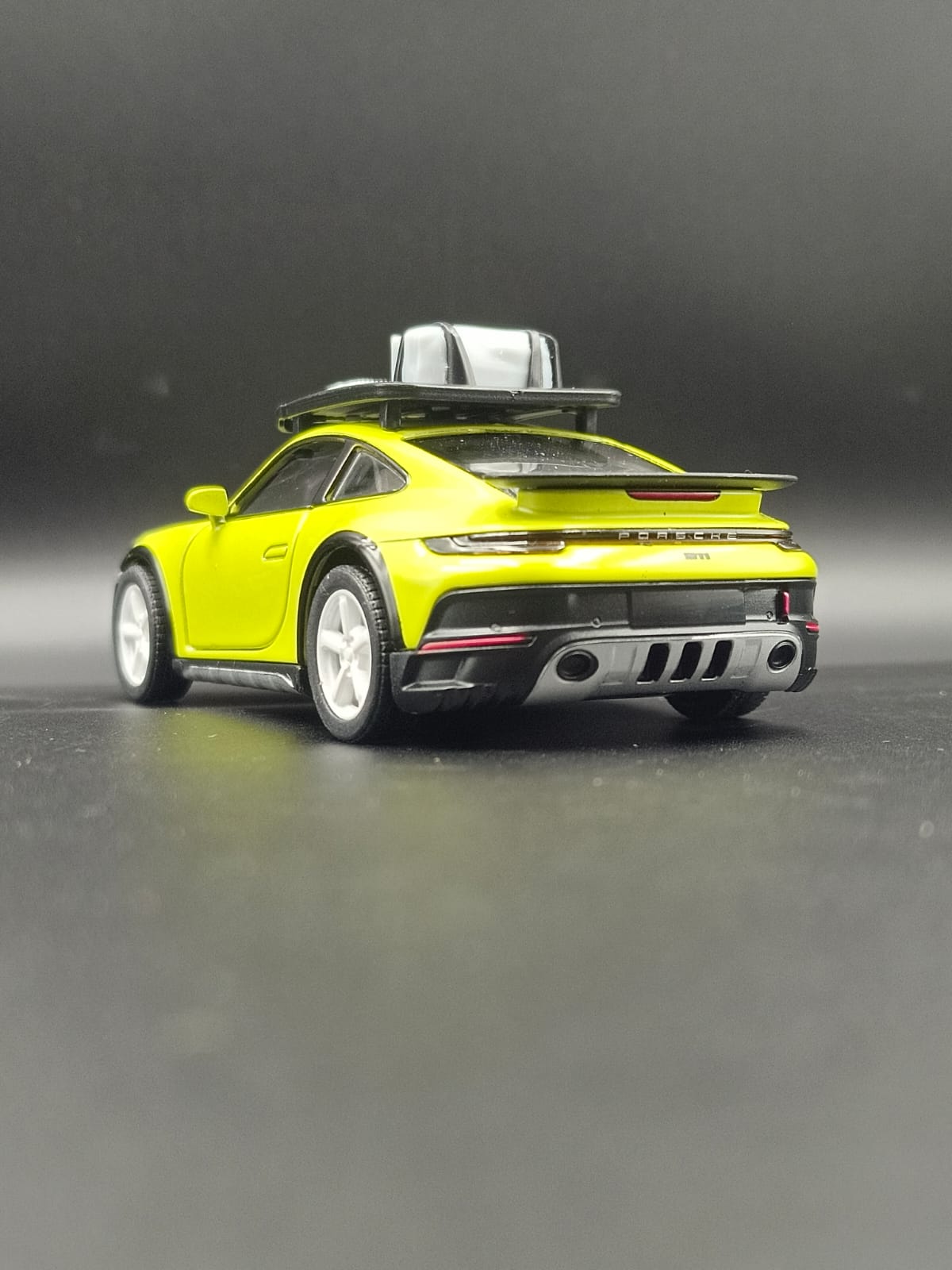 Kinsmart 1:36 Porsche 911 Dakar Rallye Diecast Model Car with Roof Rack - Lime Yellow