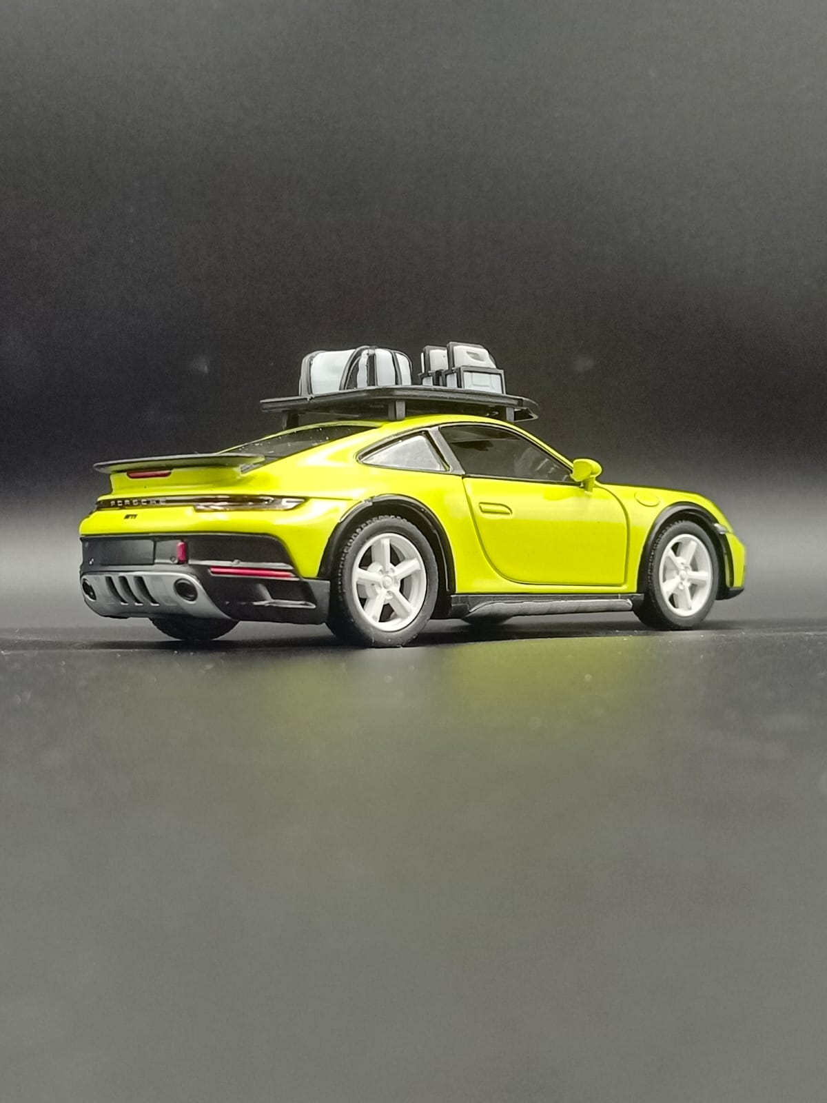 Kinsmart 1:36 Porsche 911 Dakar Rallye Diecast Model Car with Roof Rack - Lime Yellow