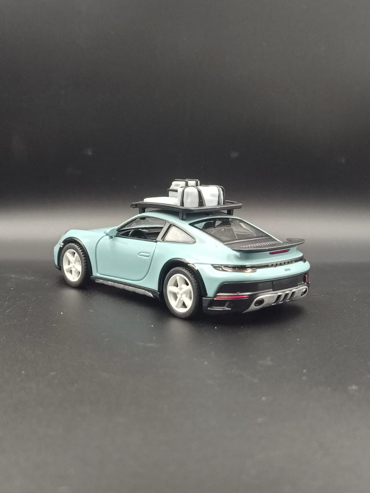 Kinsmart 1:36 Porsche 911 Dakar Rallye Diecast Model Car with Roof Rack - Green Metallic
