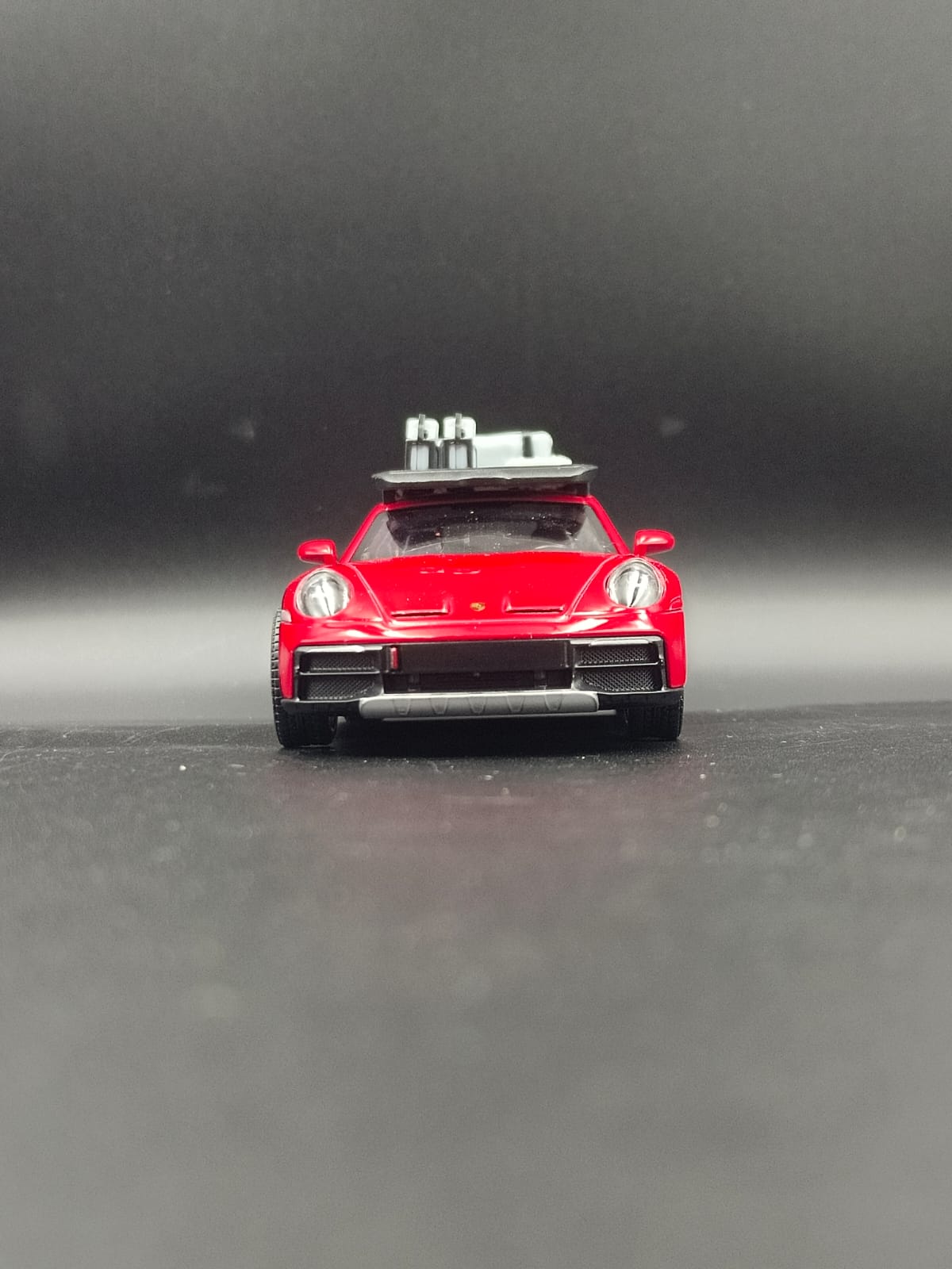 Kinsmart 1:36 Porsche 911 Dakar Rallye Diecast Model Car with Roof Rack - Red