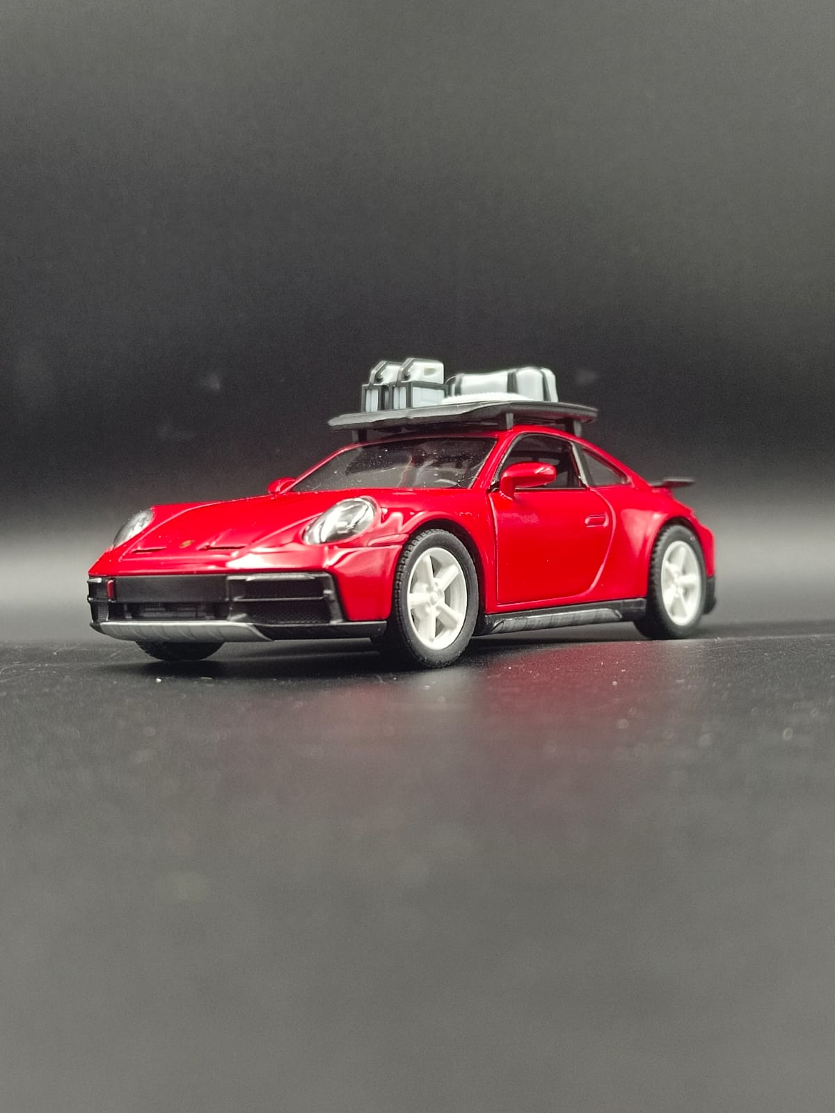 Kinsmart 1:36 Porsche 911 Dakar Rallye Diecast Model Car with Roof Rack - Red