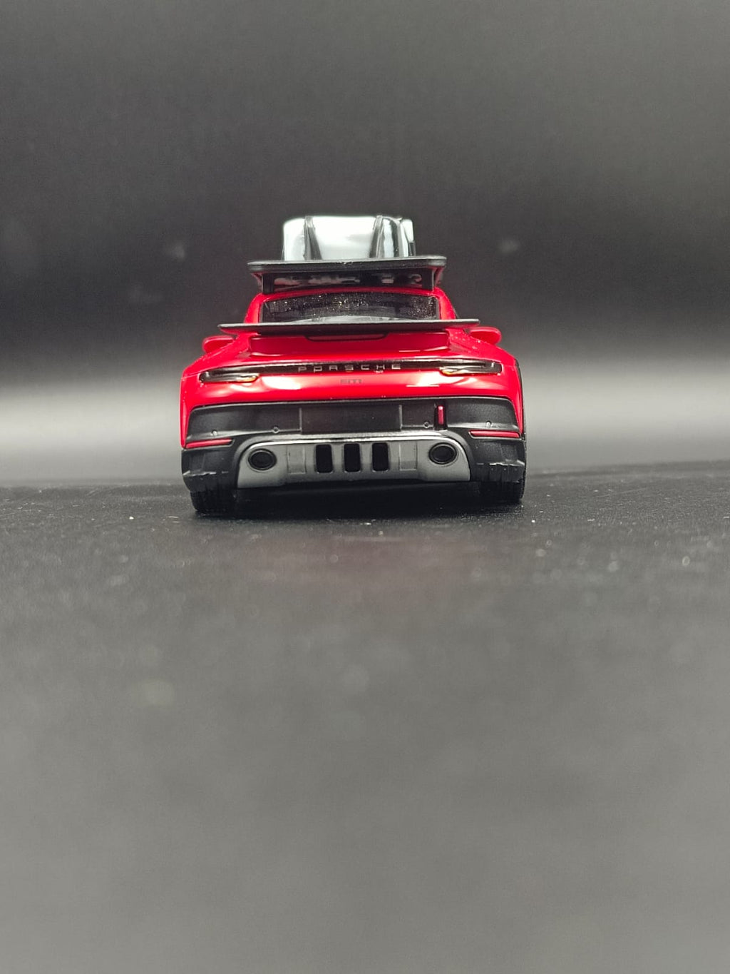 Kinsmart 1:36 Porsche 911 Dakar Rallye Diecast Model Car with Roof Rack - Red
