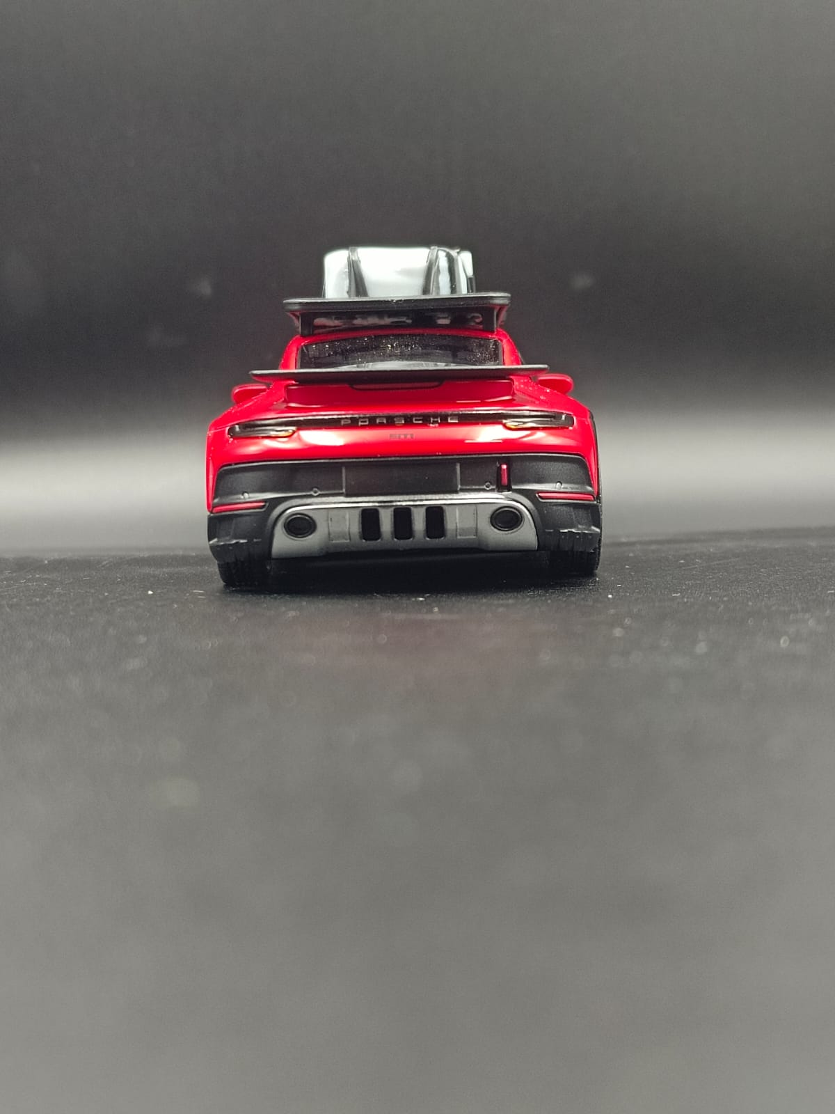 Kinsmart 1:36 Porsche 911 Dakar Rallye Diecast Model Car with Roof Rack - Red