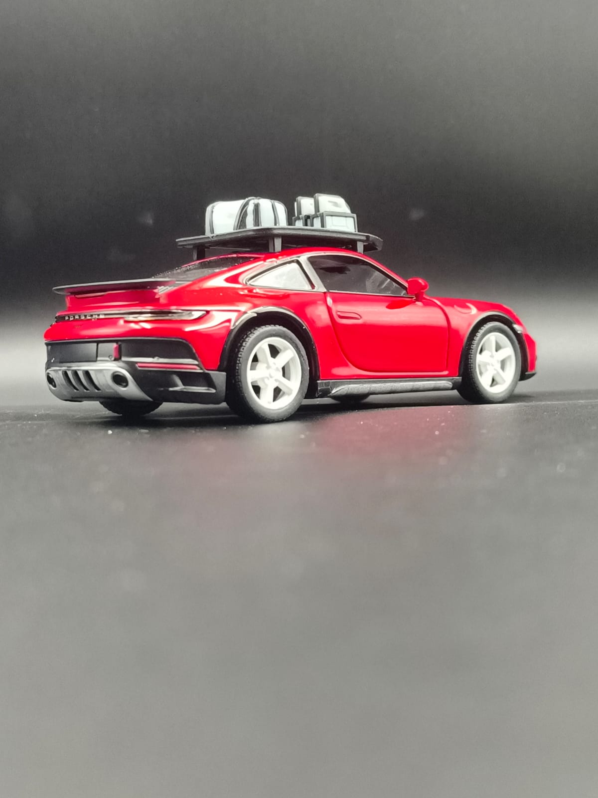 Kinsmart 1:36 Porsche 911 Dakar Rallye Diecast Model Car with Roof Rack - Red