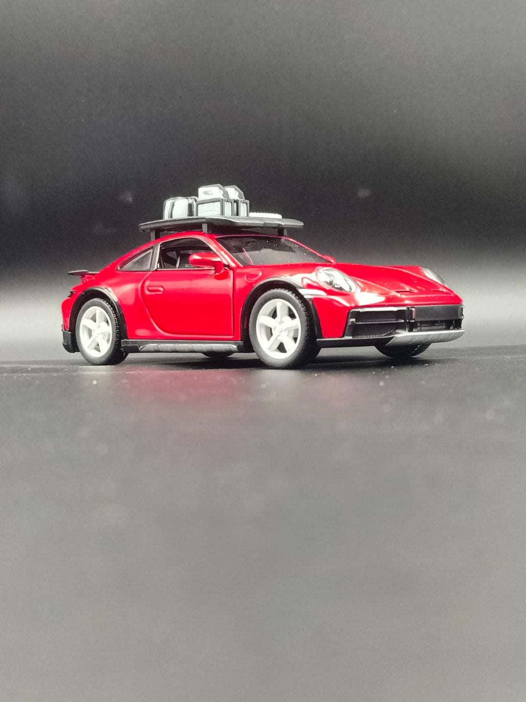 Kinsmart 1:36 Porsche 911 Dakar Rallye Diecast Model Car with Roof Rack - Red