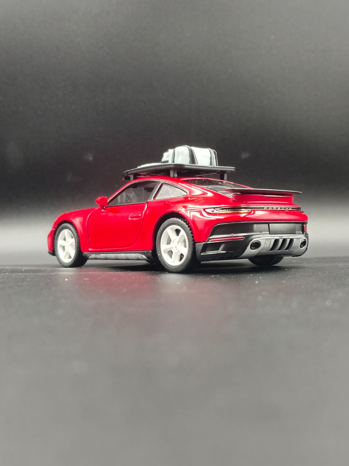 Kinsmart 1:36 Porsche 911 Dakar Rallye Diecast Model Car with Roof Rack - Red