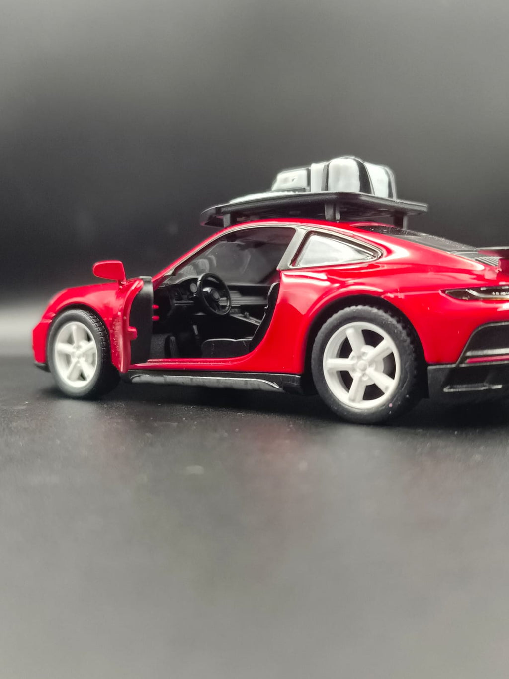 Kinsmart 1:36 Porsche 911 Dakar Rallye Diecast Model Car with Roof Rack - Red