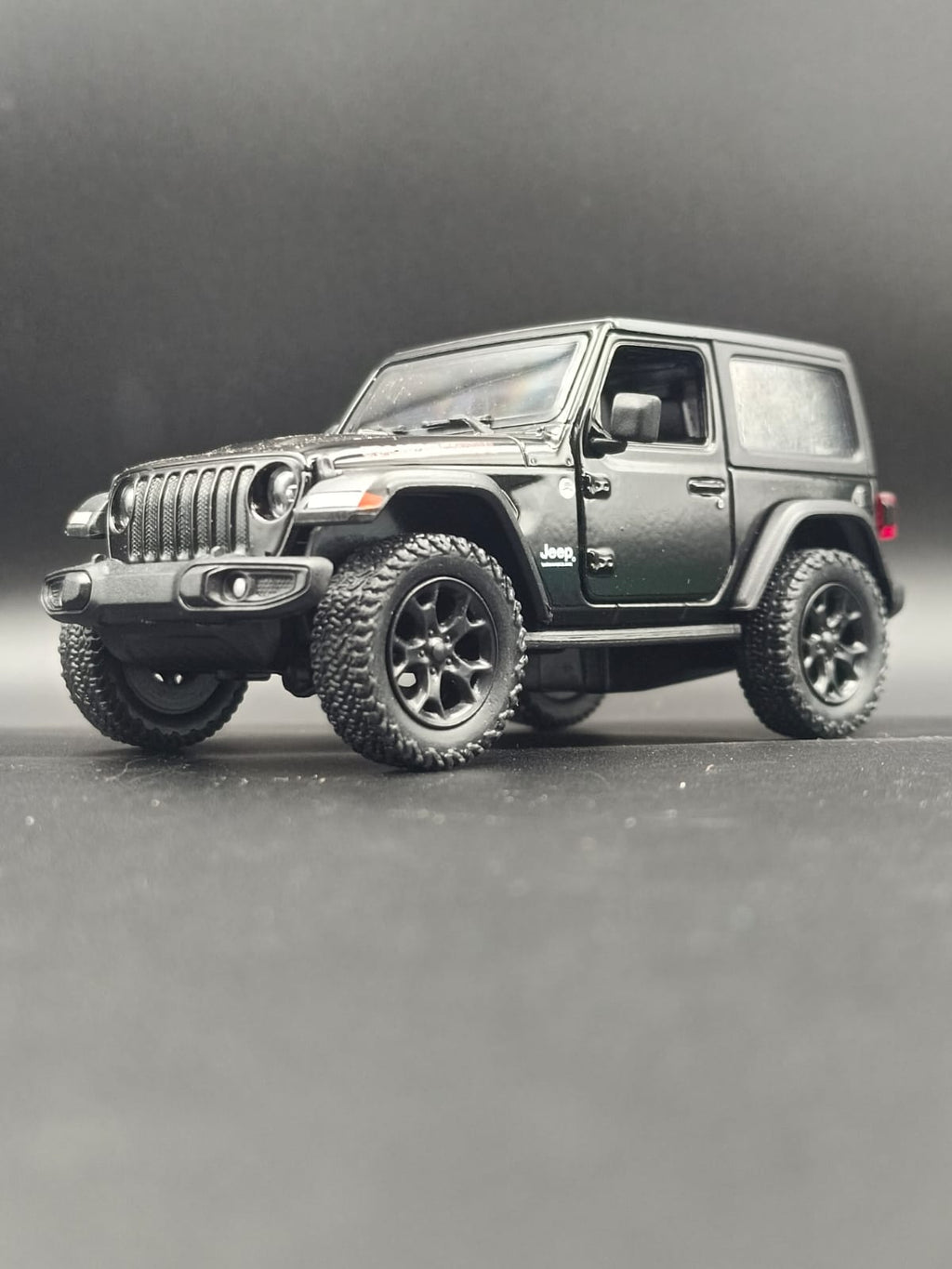 Kinsmart 2018 Jeep Wrangler Rubicon Hard Top Diecast Model (1:34 Scale) - Black