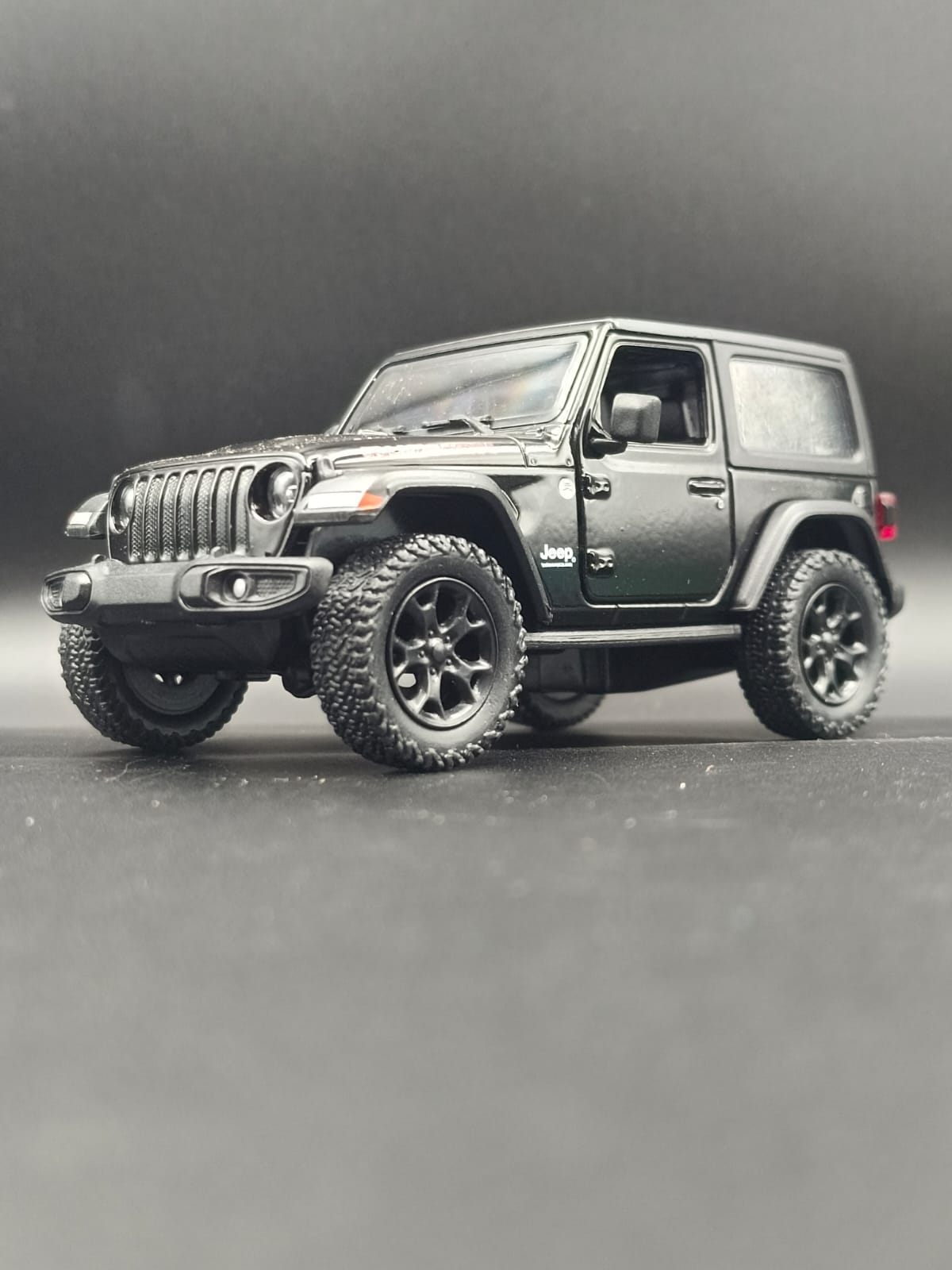 Kinsmart 2018 Jeep Wrangler Rubicon Hard Top Diecast Model (1:34 Scale) - Black
