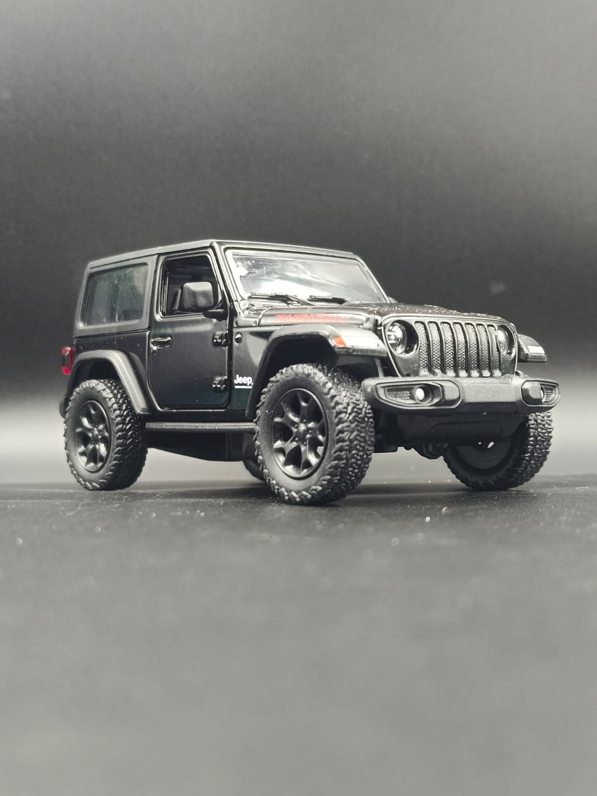 Kinsmart 2018 Jeep Wrangler Rubicon Hard Top Diecast Model (1:34 Scale) - Black