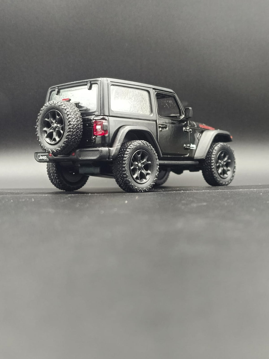 Kinsmart 2018 Jeep Wrangler Rubicon Hard Top Diecast Model (1:34 Scale) - Black