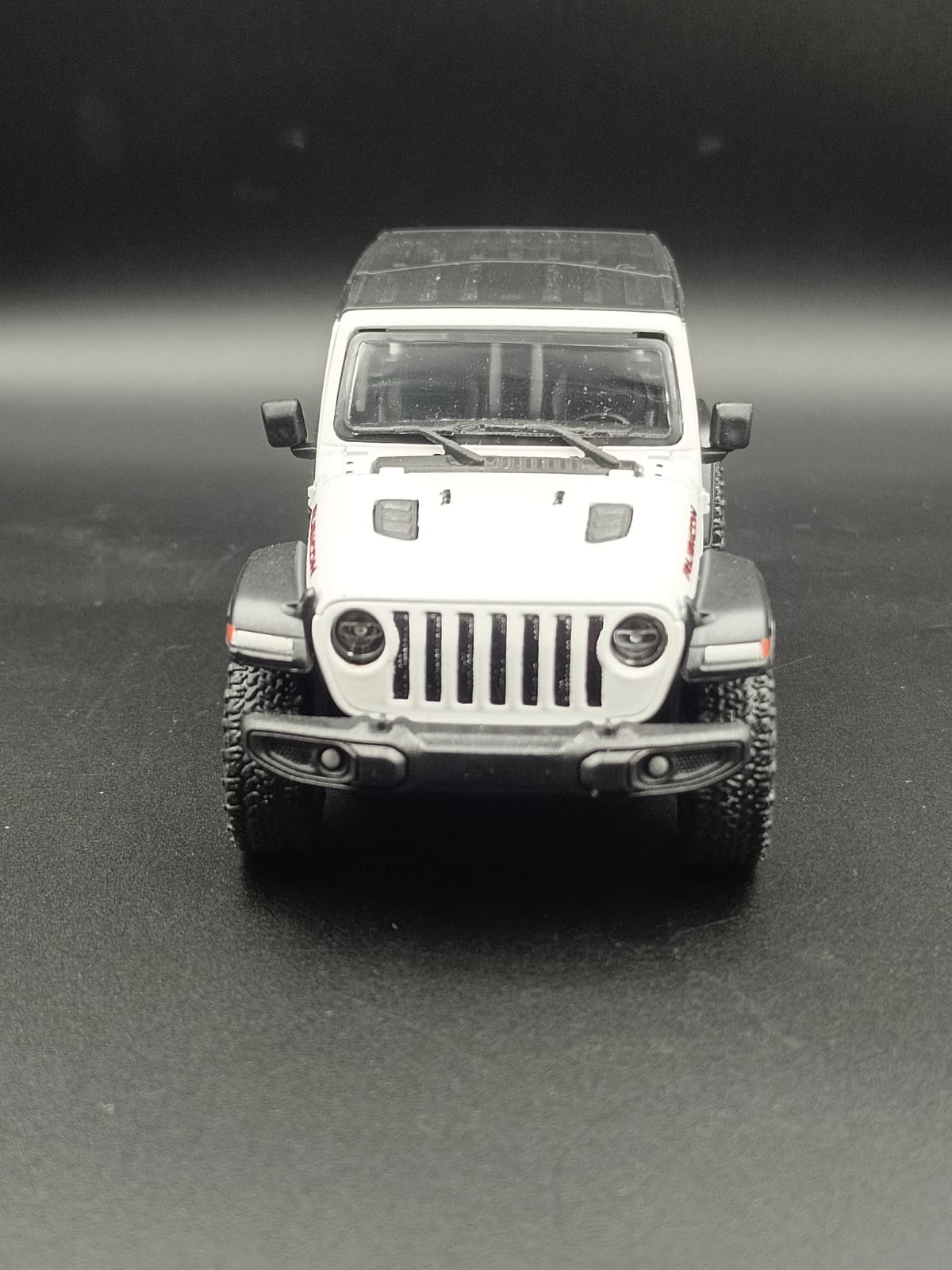 Kinsmart 2018 Jeep Wrangler Rubicon Hard Top Diecast Model (1:34 Scale) - White
