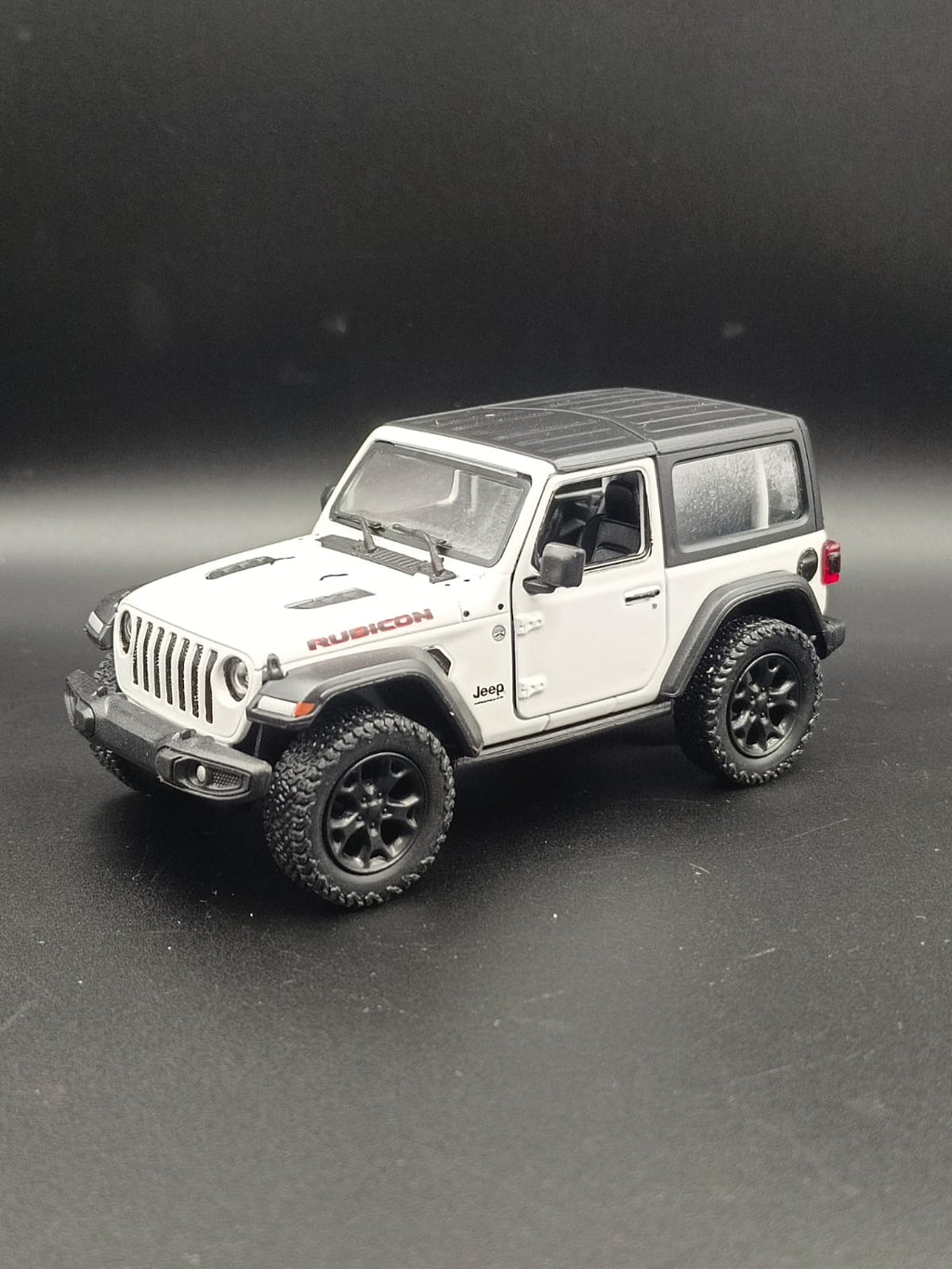 Kinsmart 2018 Jeep Wrangler Rubicon Hard Top Diecast Model (1:34 Scale) - White