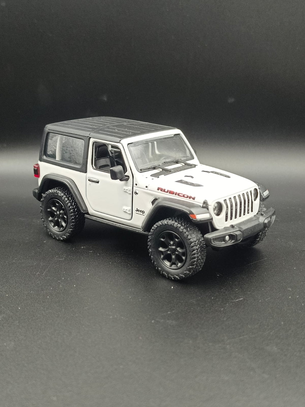 Kinsmart 2018 Jeep Wrangler Rubicon Hard Top Diecast Model (1:34 Scale) - White