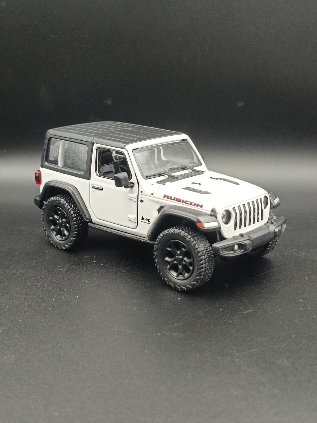 Kinsmart 2018 Jeep Wrangler Rubicon Hard Top Diecast Model (1:34 Scale) - White