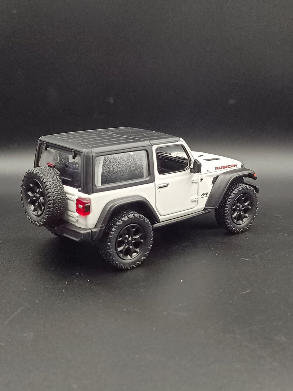 Kinsmart 2018 Jeep Wrangler Rubicon Hard Top Diecast Model (1:34 Scale) - White