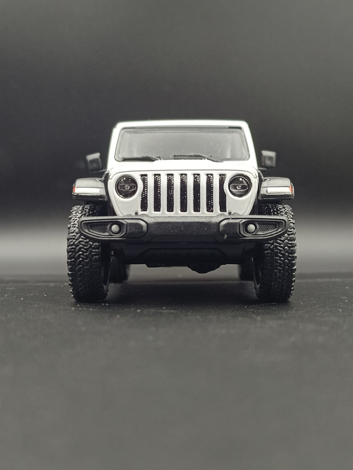 Kinsmart 2018 Jeep Wrangler Rubicon Hard Top Diecast Model (1:34 Scale) - White