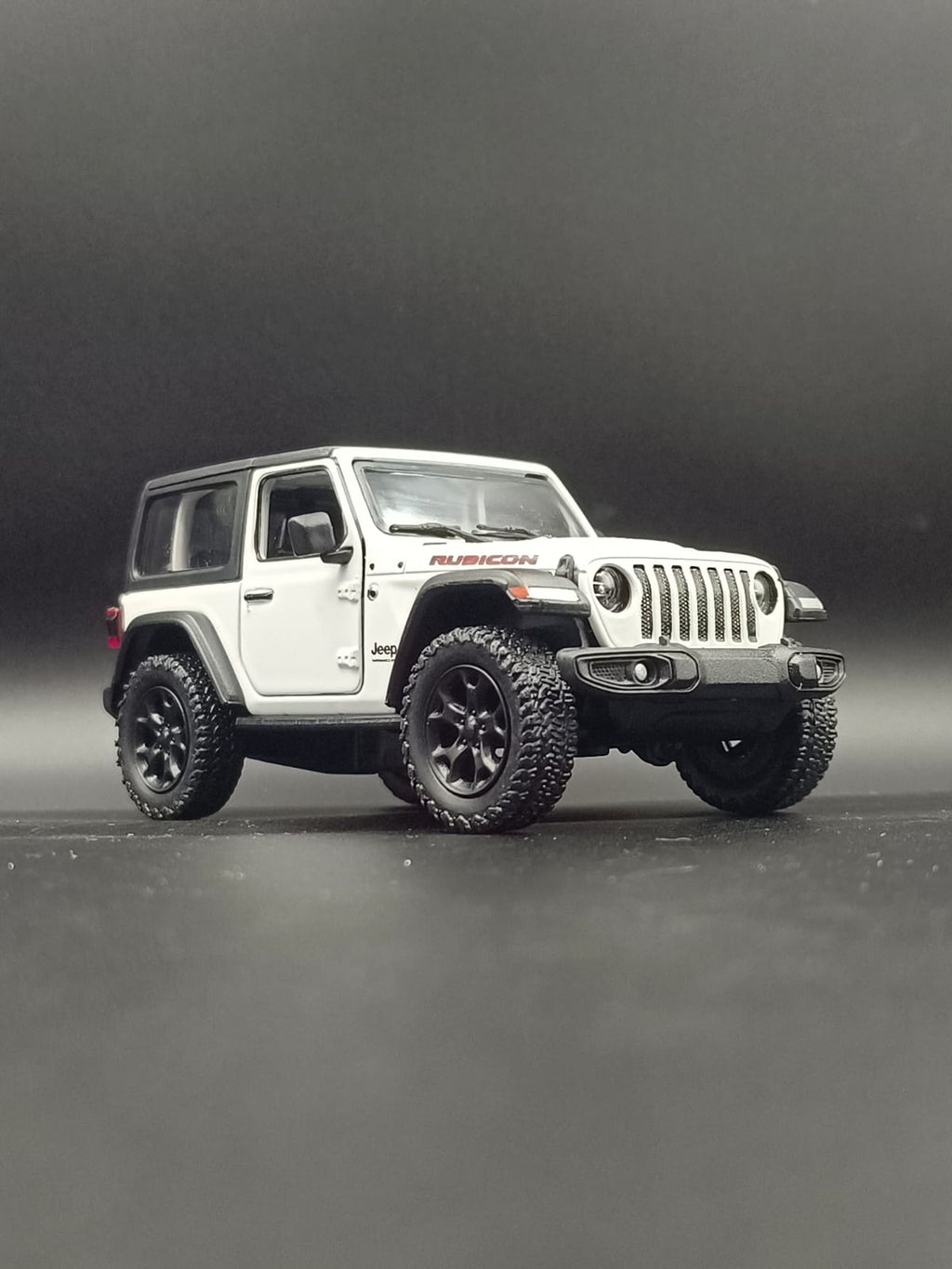 Kinsmart 2018 Jeep Wrangler Rubicon Hard Top Diecast Model (1:34 Scale) - White