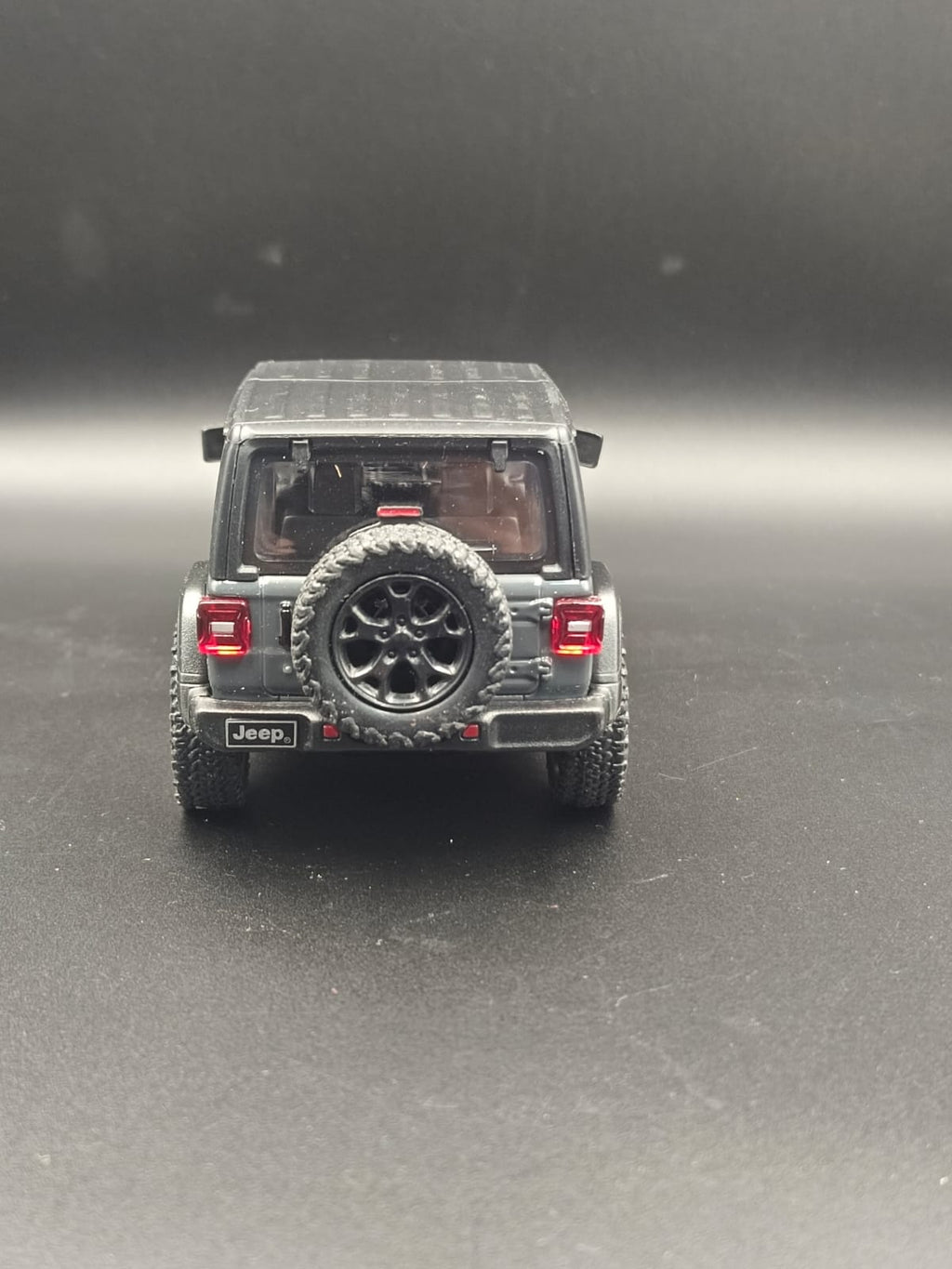 Kinsmart 2018 Jeep Wrangler Rubicon Hard Top Diecast Model (1:34 Scale) - Dark Green