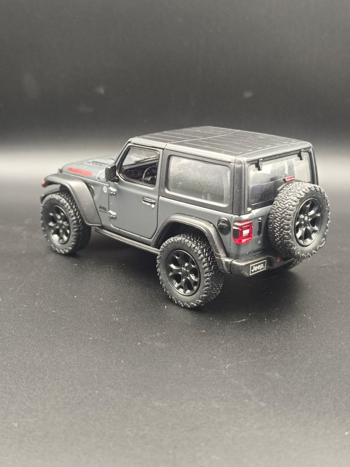 Kinsmart 2018 Jeep Wrangler Rubicon Hard Top Diecast Model (1:34 Scale) - Dark Green