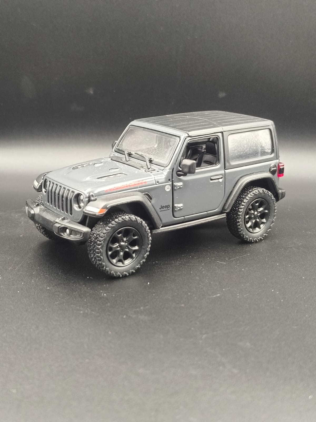 Kinsmart 2018 Jeep Wrangler Rubicon Hard Top Diecast Model (1:34 Scale) - Dark Green