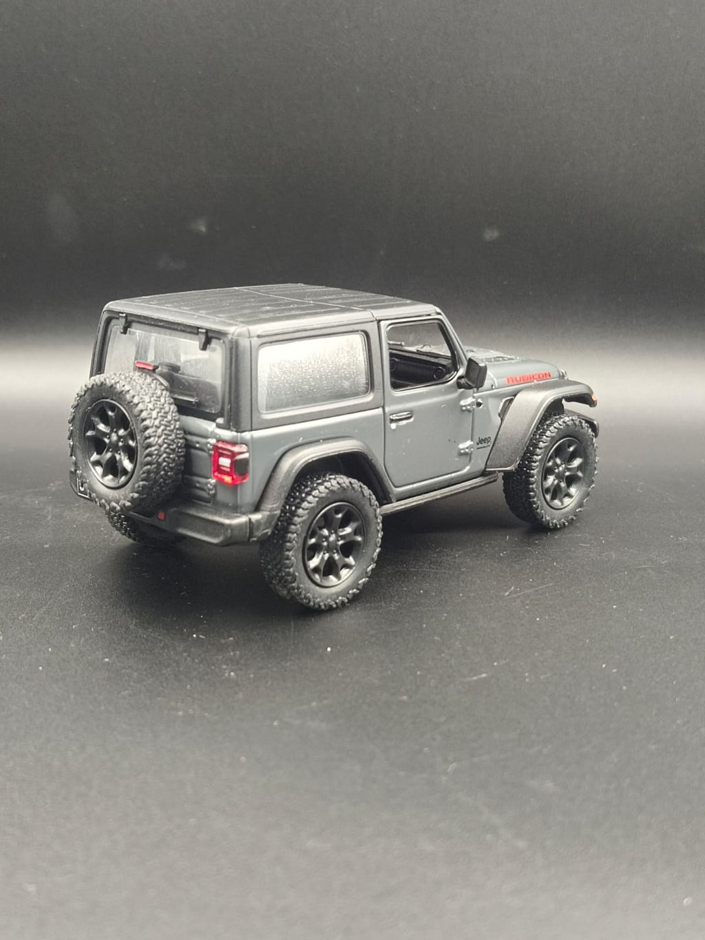 Kinsmart 2018 Jeep Wrangler Rubicon Hard Top Diecast Model (1:34 Scale) - Dark Green