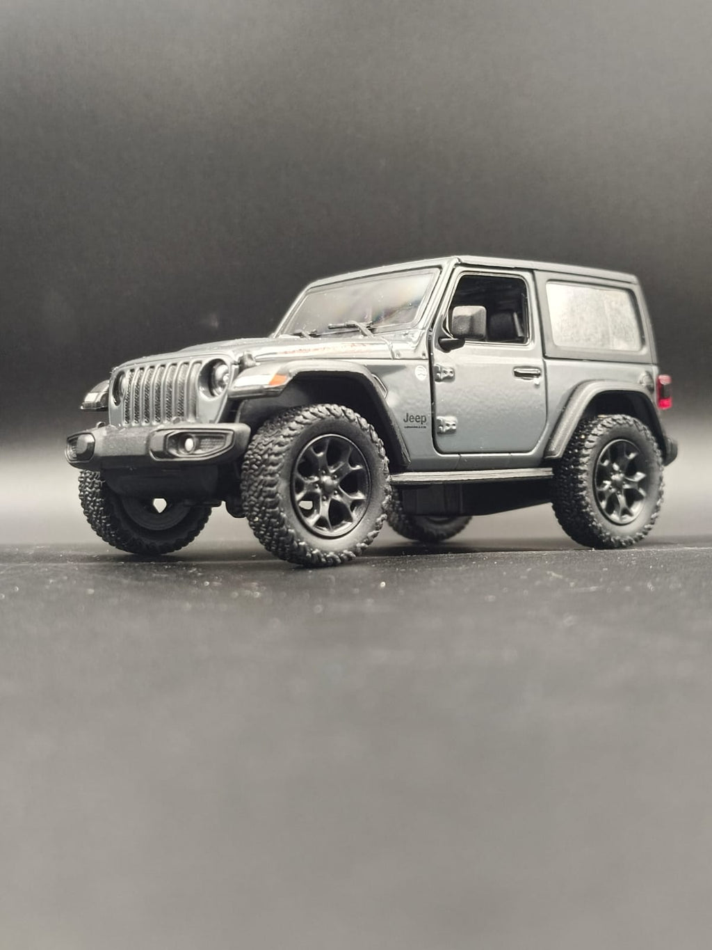 Kinsmart 2018 Jeep Wrangler Rubicon Hard Top Diecast Model (1:34 Scale) - Dark Green