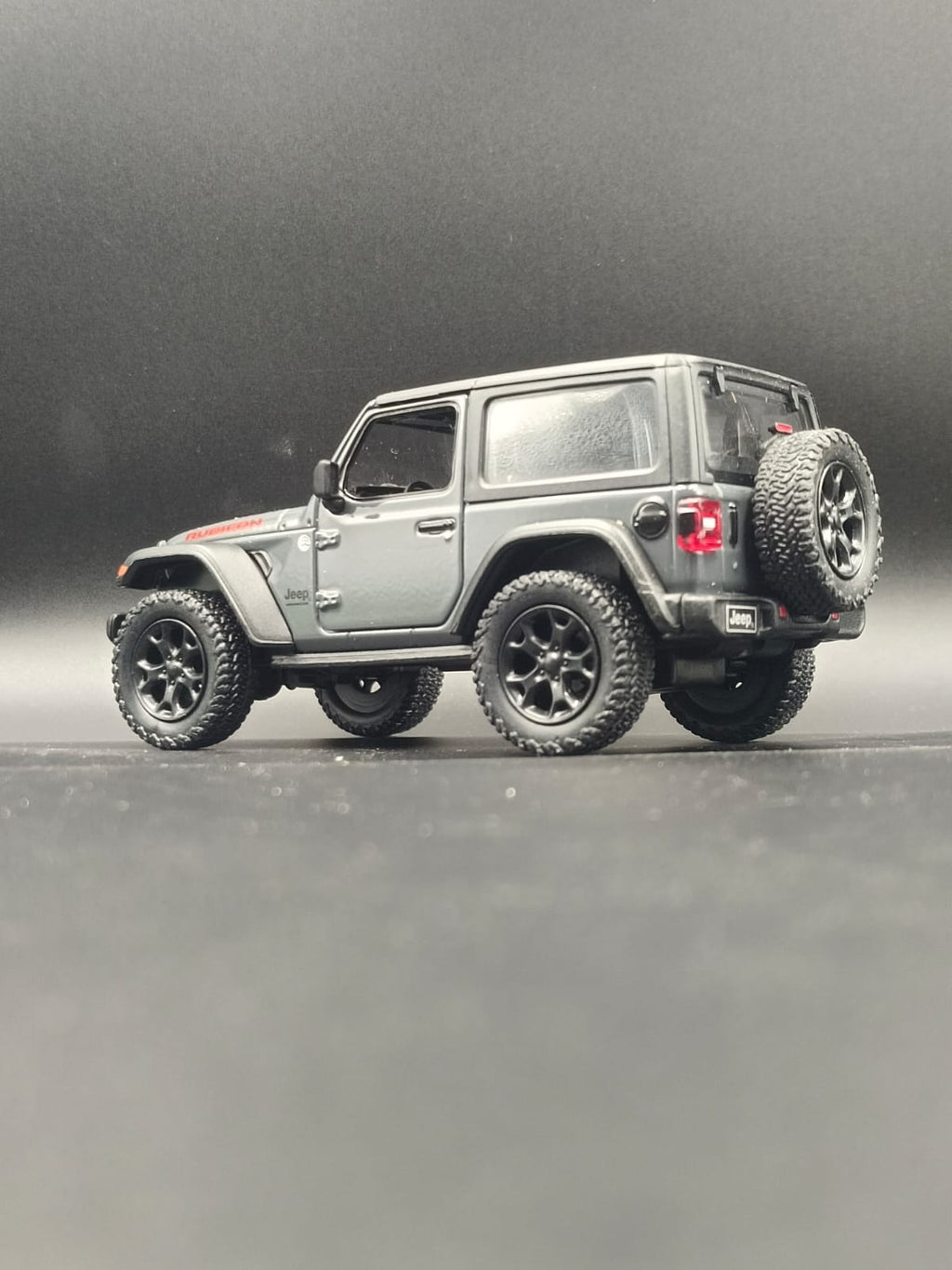 Kinsmart 2018 Jeep Wrangler Rubicon Hard Top Diecast Model (1:34 Scale) - Dark Green